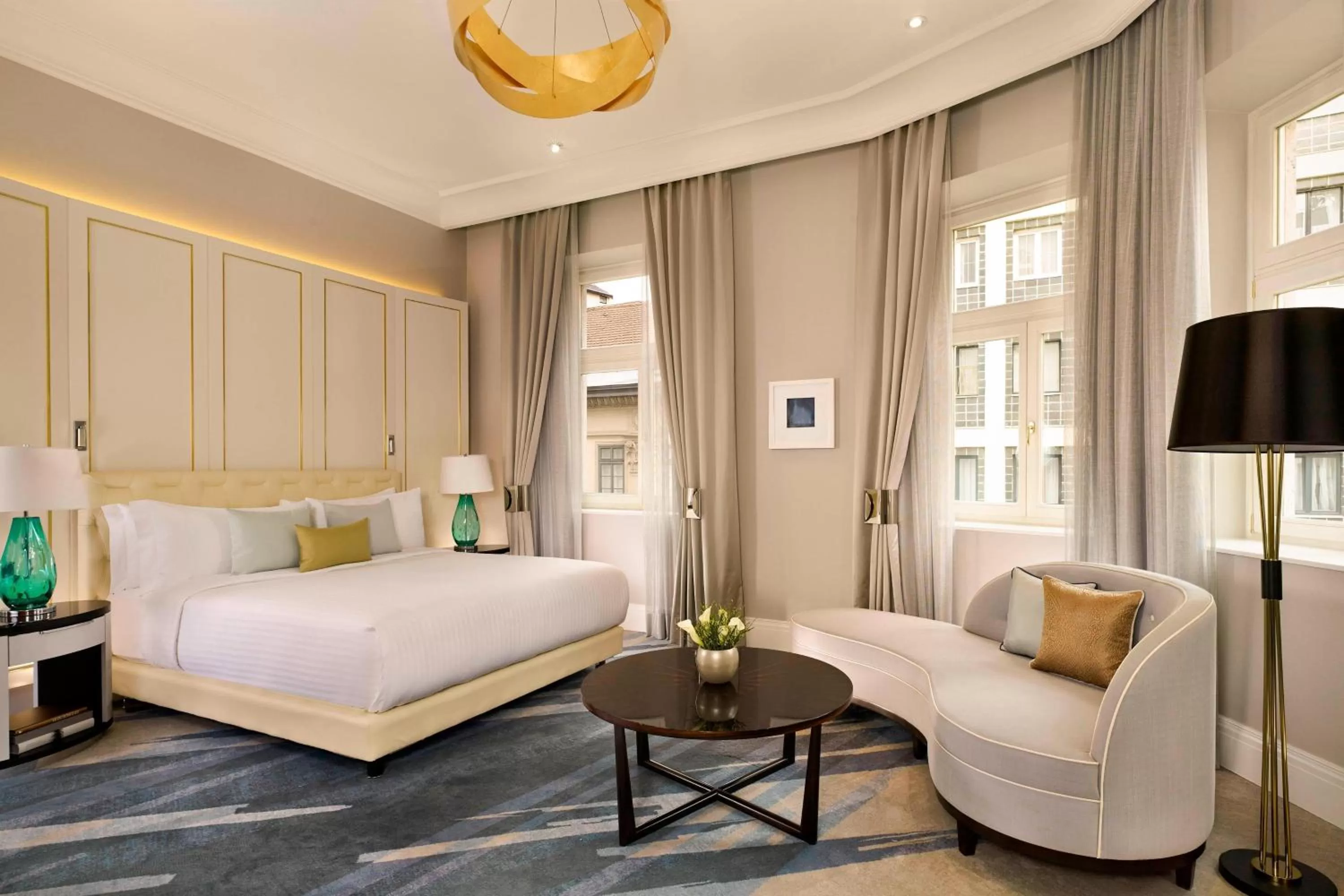 Bedroom, Bed in Al Habtoor Palace Budapest, Preferred Hotels & Resorts