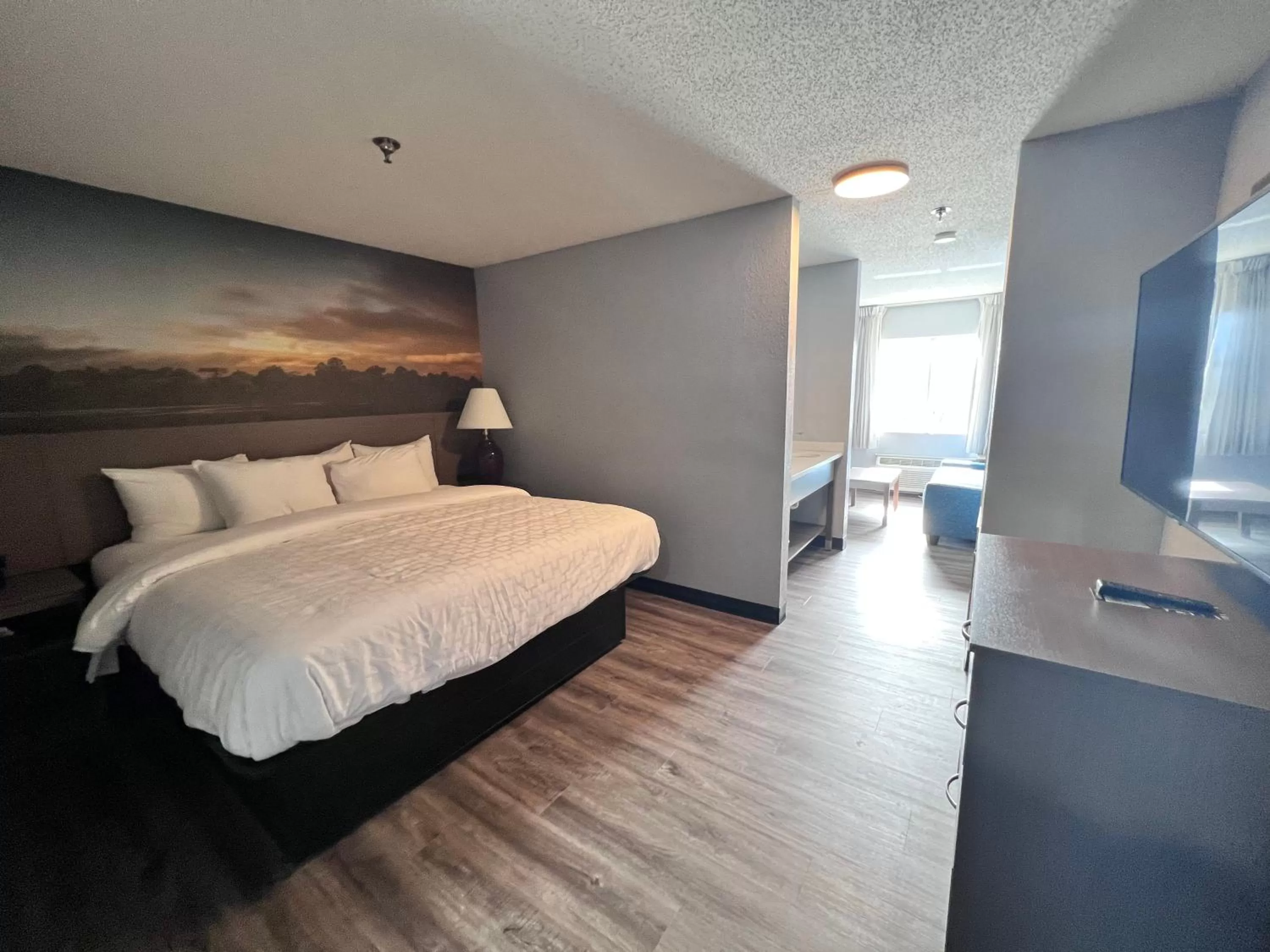 Bed in Clarion Pointe on the lake Clarksville-South Hill West