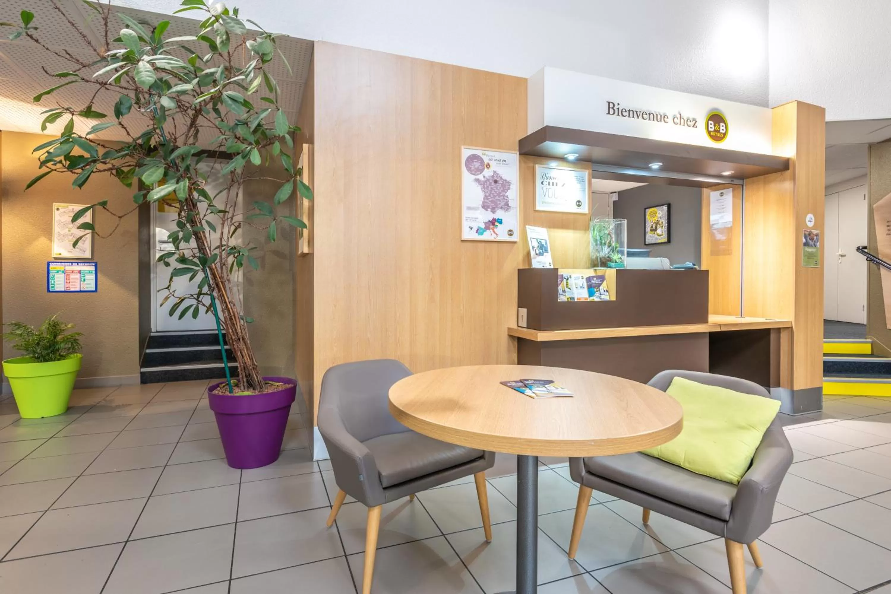 Lobby or reception in B&B HOTEL Quimper Sud Bénodet