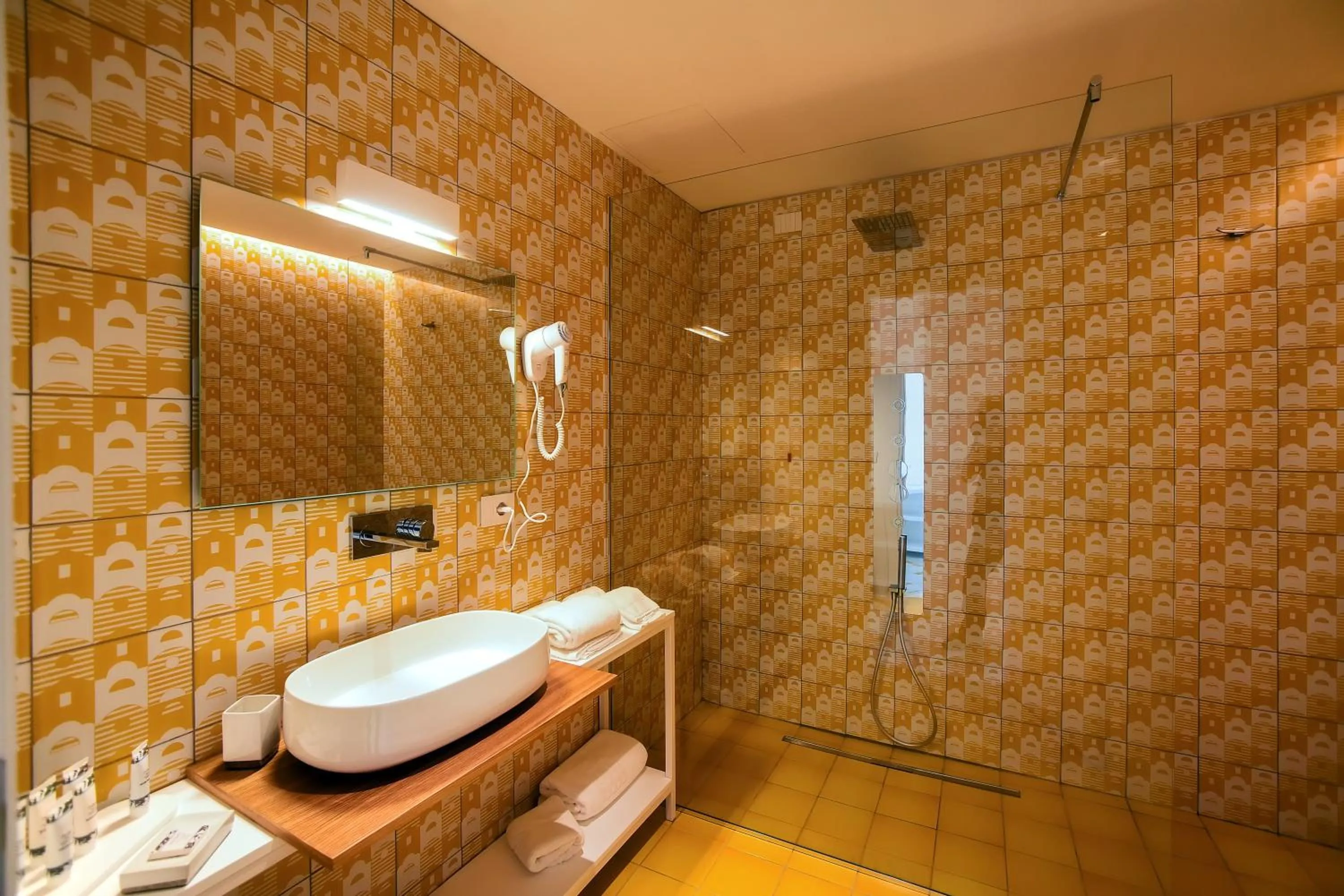 Shower in Hotel Graal