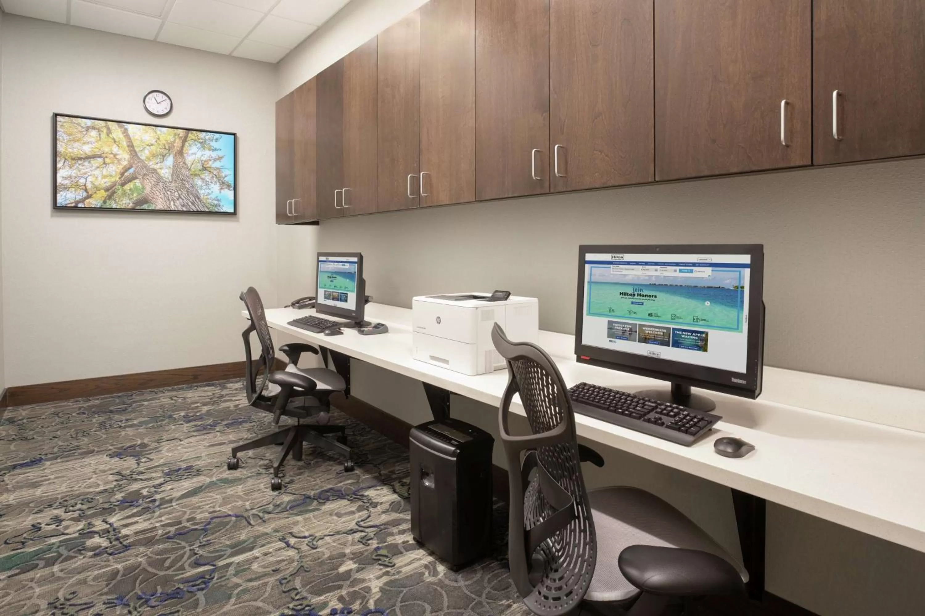 Business facilities in Hilton Garden Inn Omaha Aksarben Village