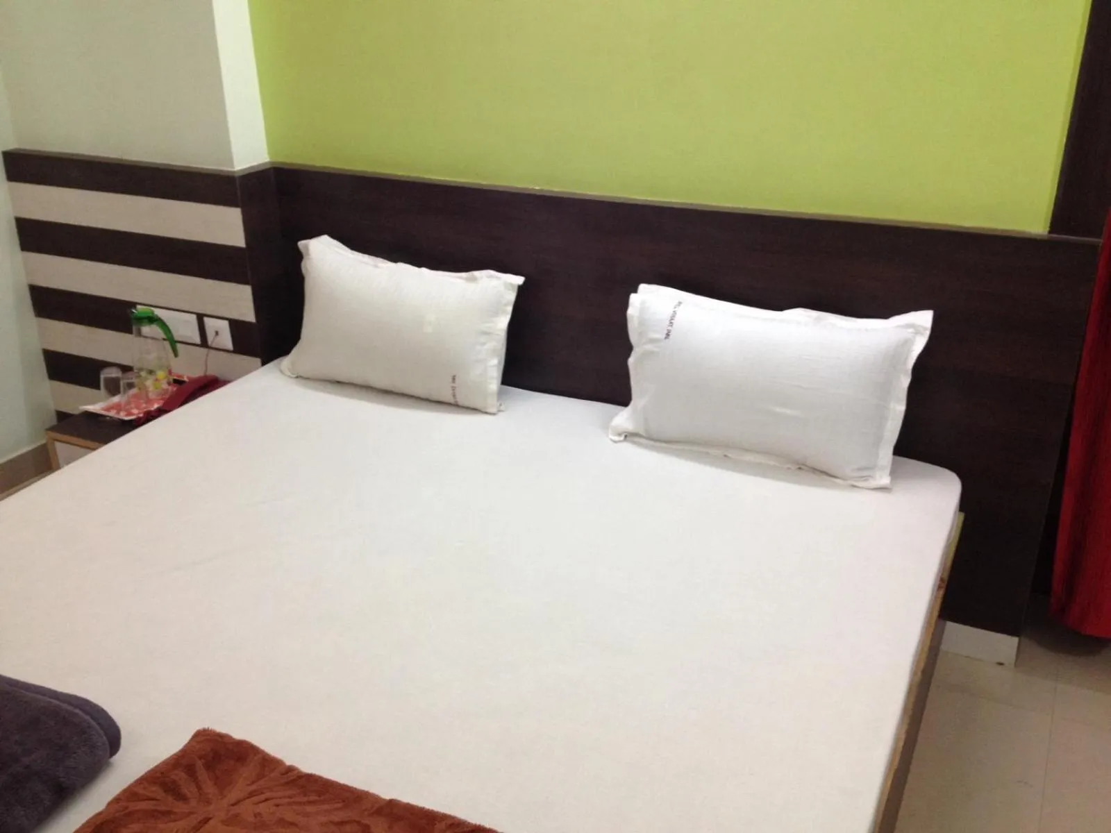 Bed in Hotel Viraat Inn