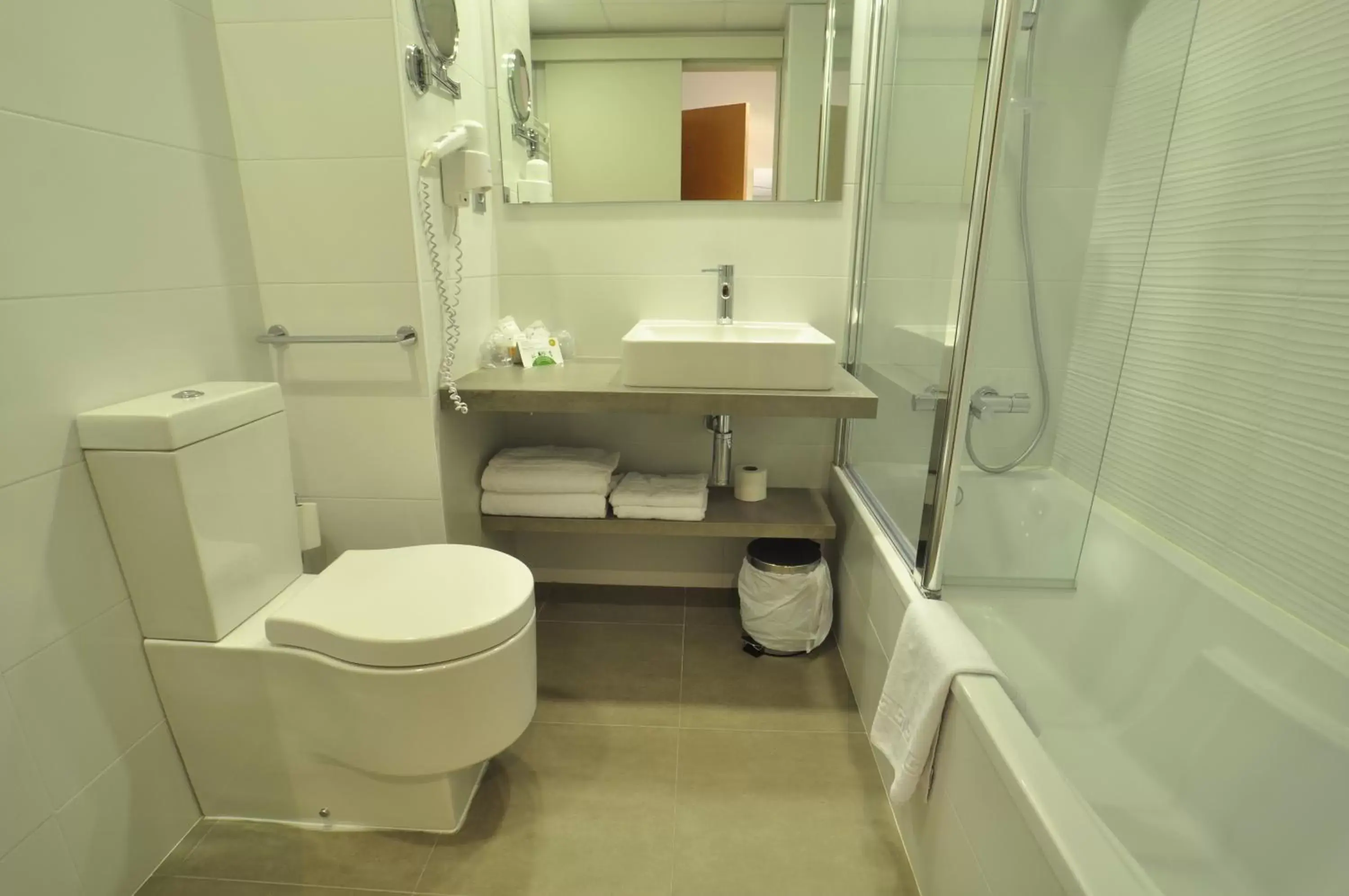 Triple Room in Hotel & Spa Real Jaca Triple Room in Hotel & Spa Real Jaca