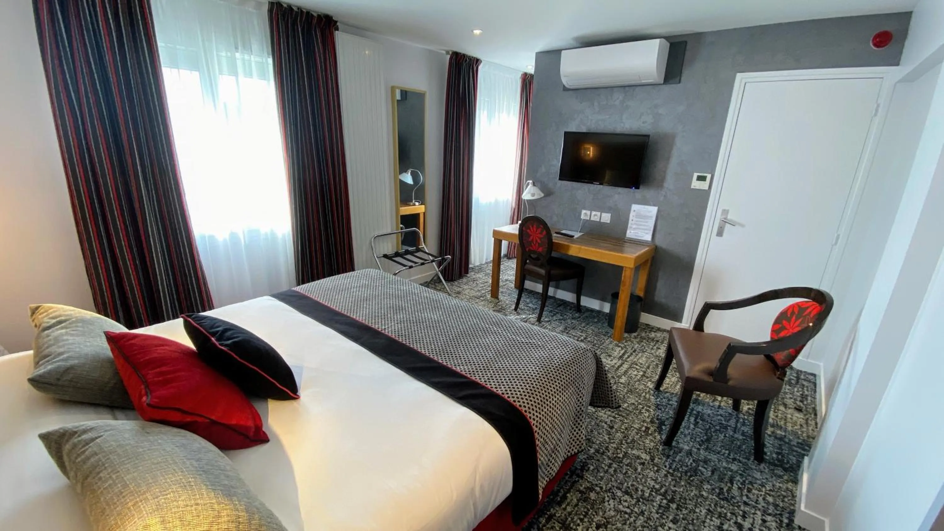 Photo of the whole room, Bed in Logis - Le Christina