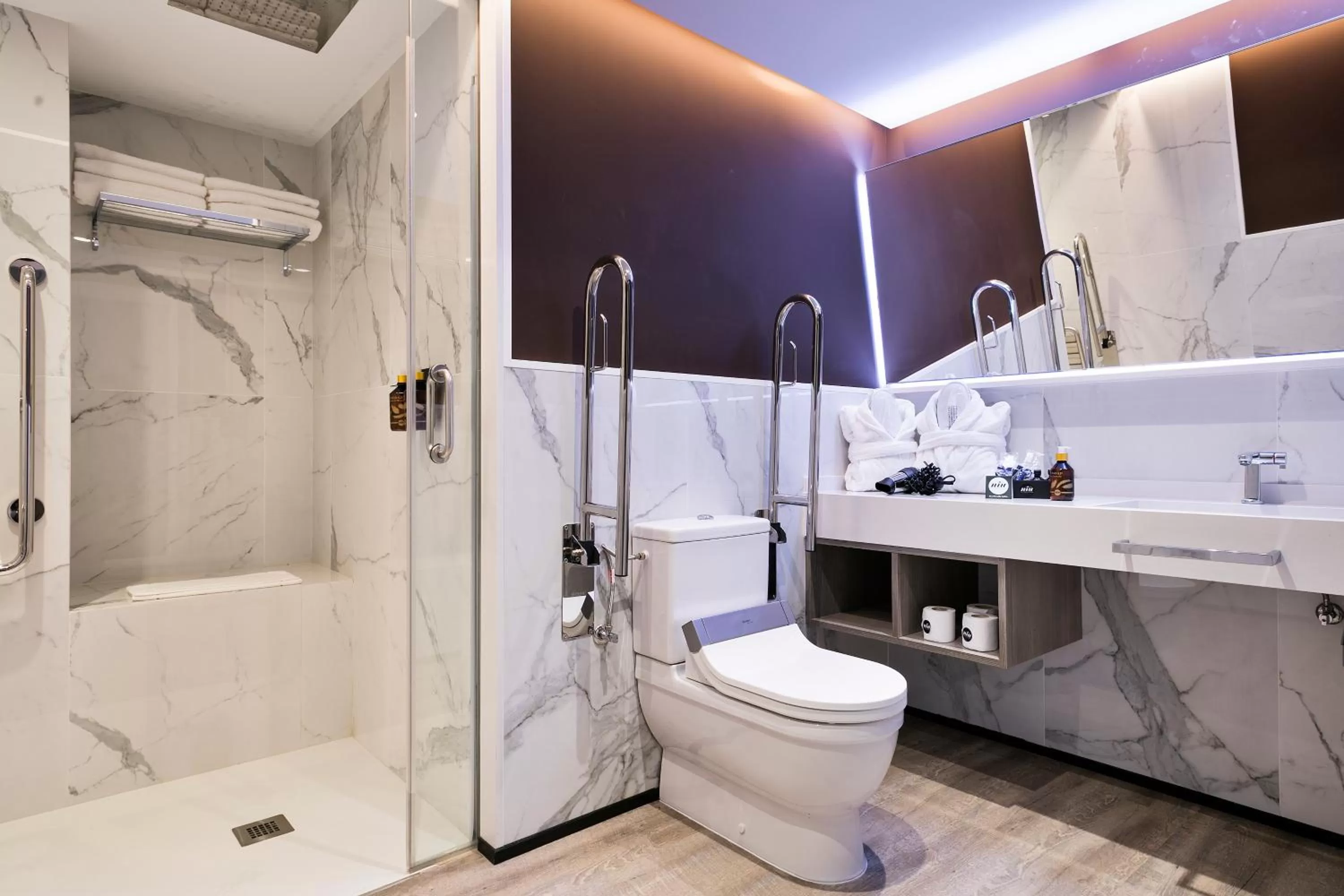 Bathroom in Niu Barcelona Hotel