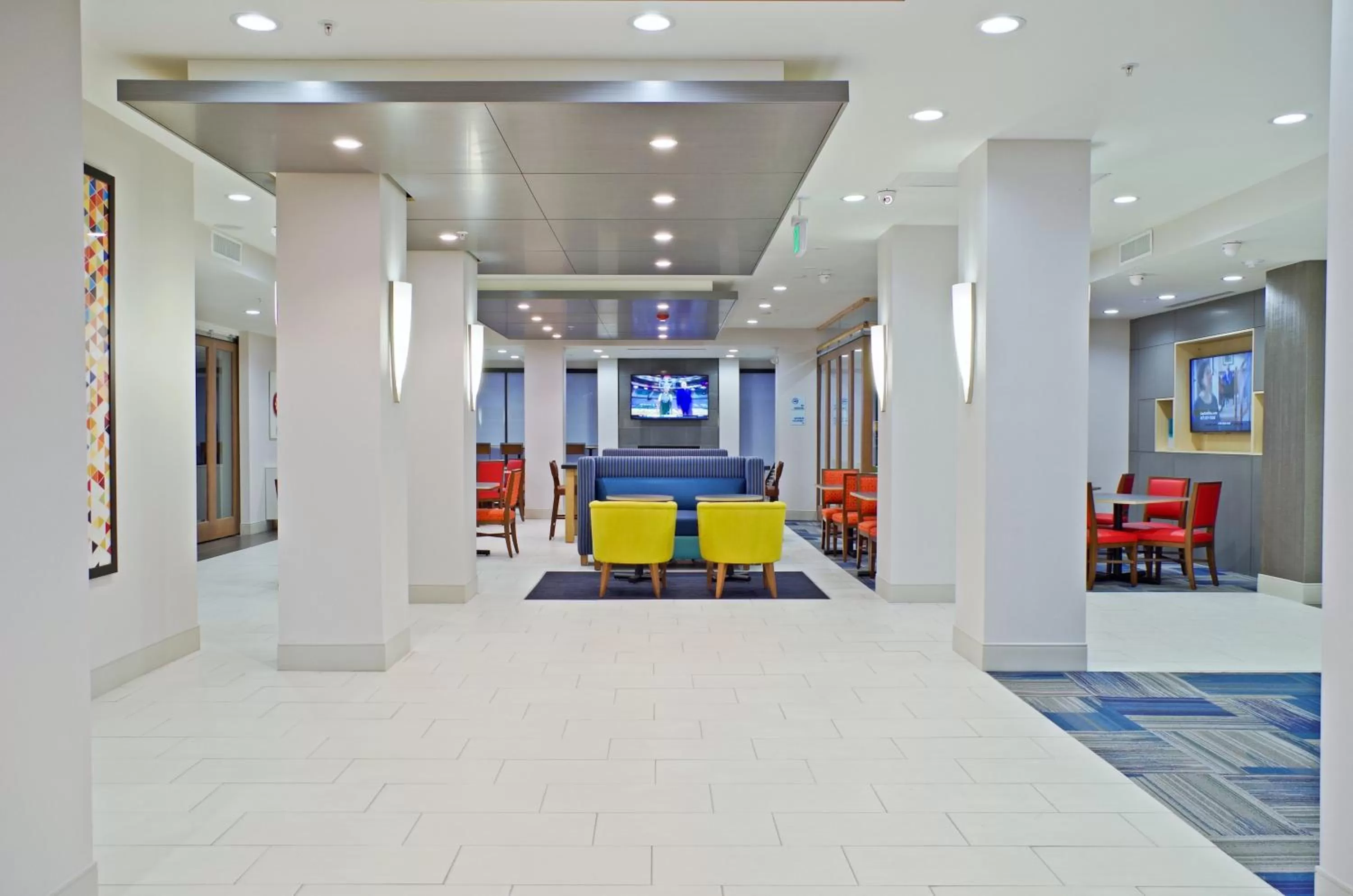 Property building in Holiday Inn Express & Suites - Phoenix North - Scottsdale by IHG