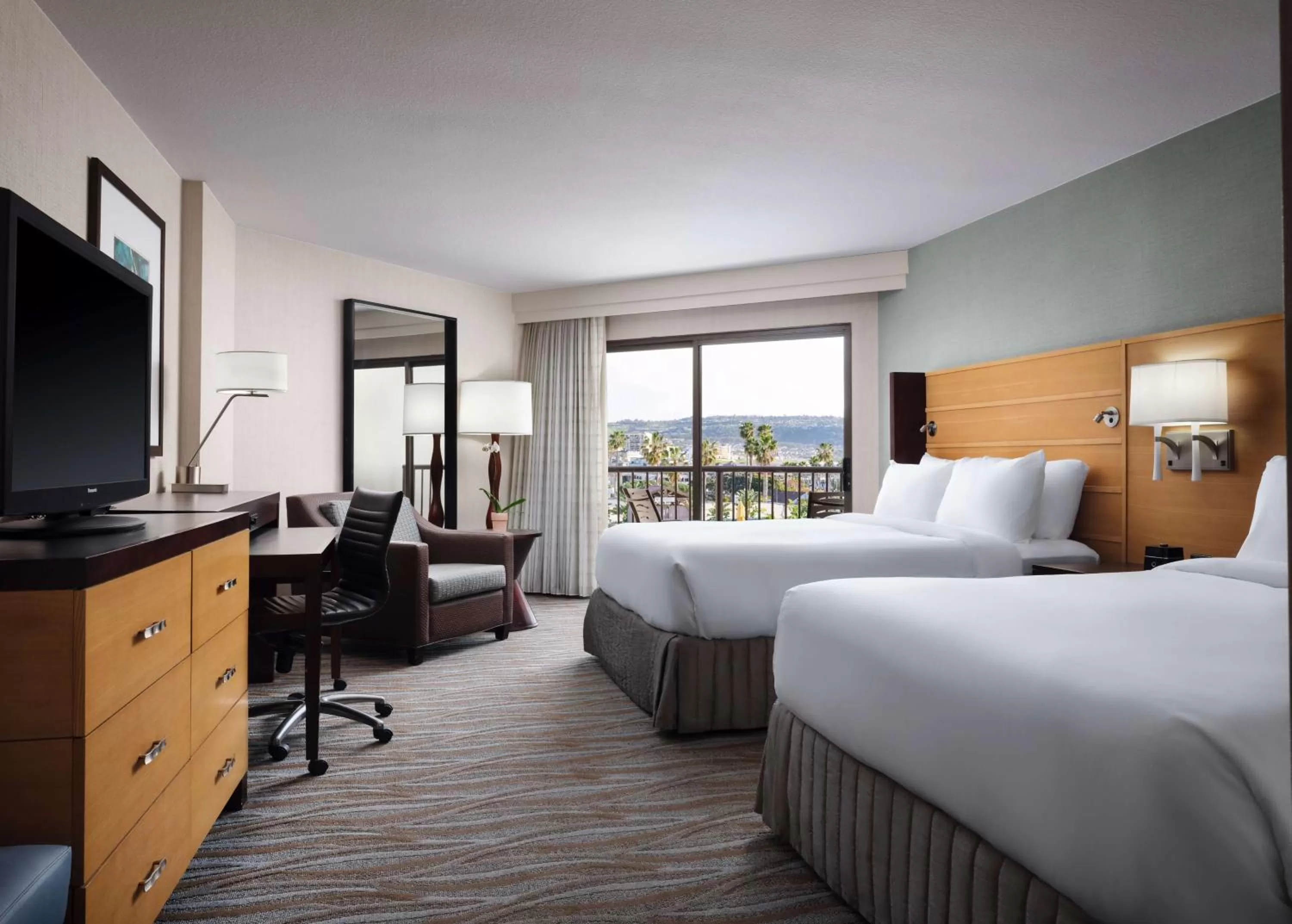 Bedroom, Bed in Sonesta Redondo Beach and Marina