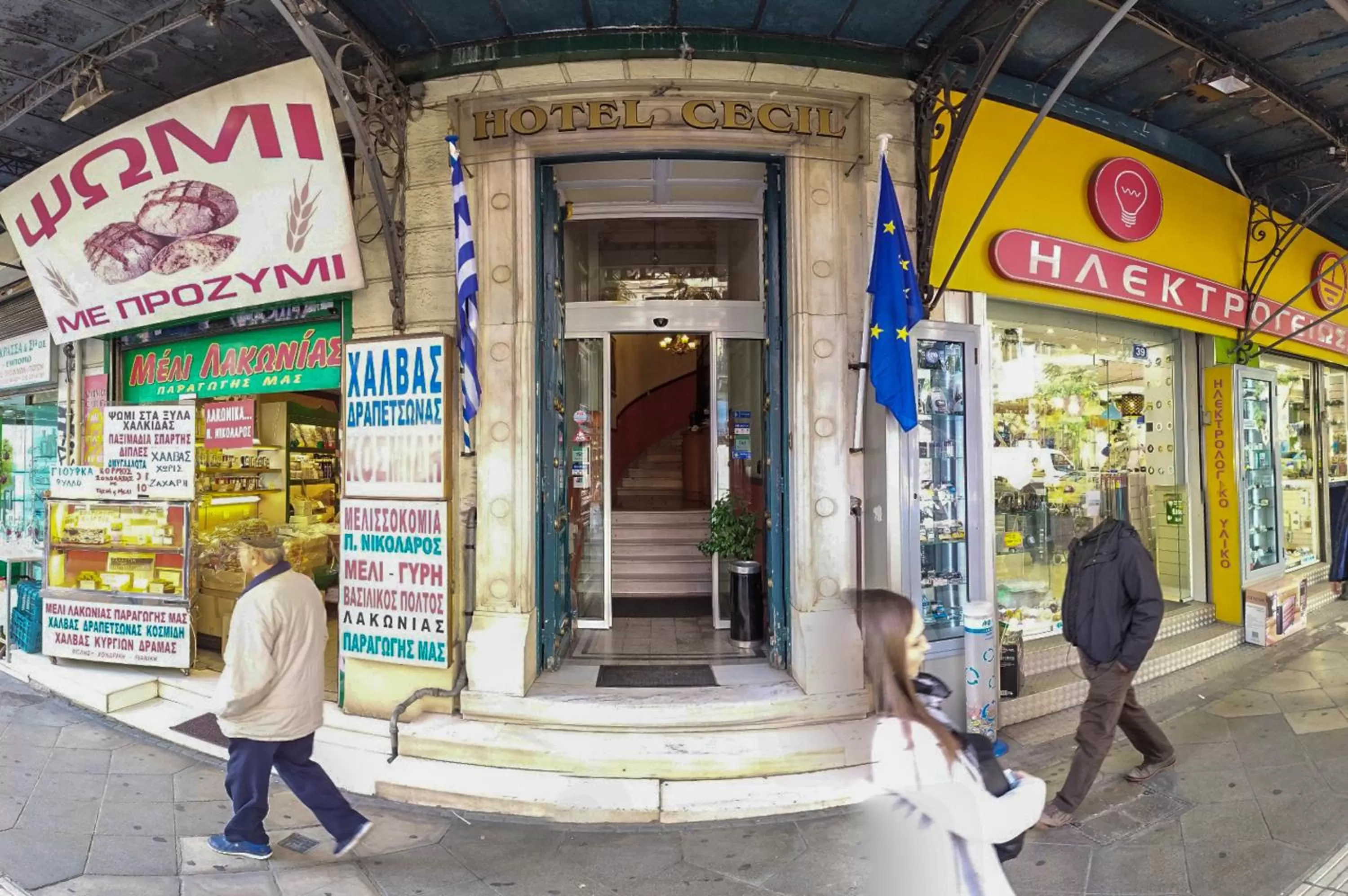 Facade/entrance in Cecil Hotel
