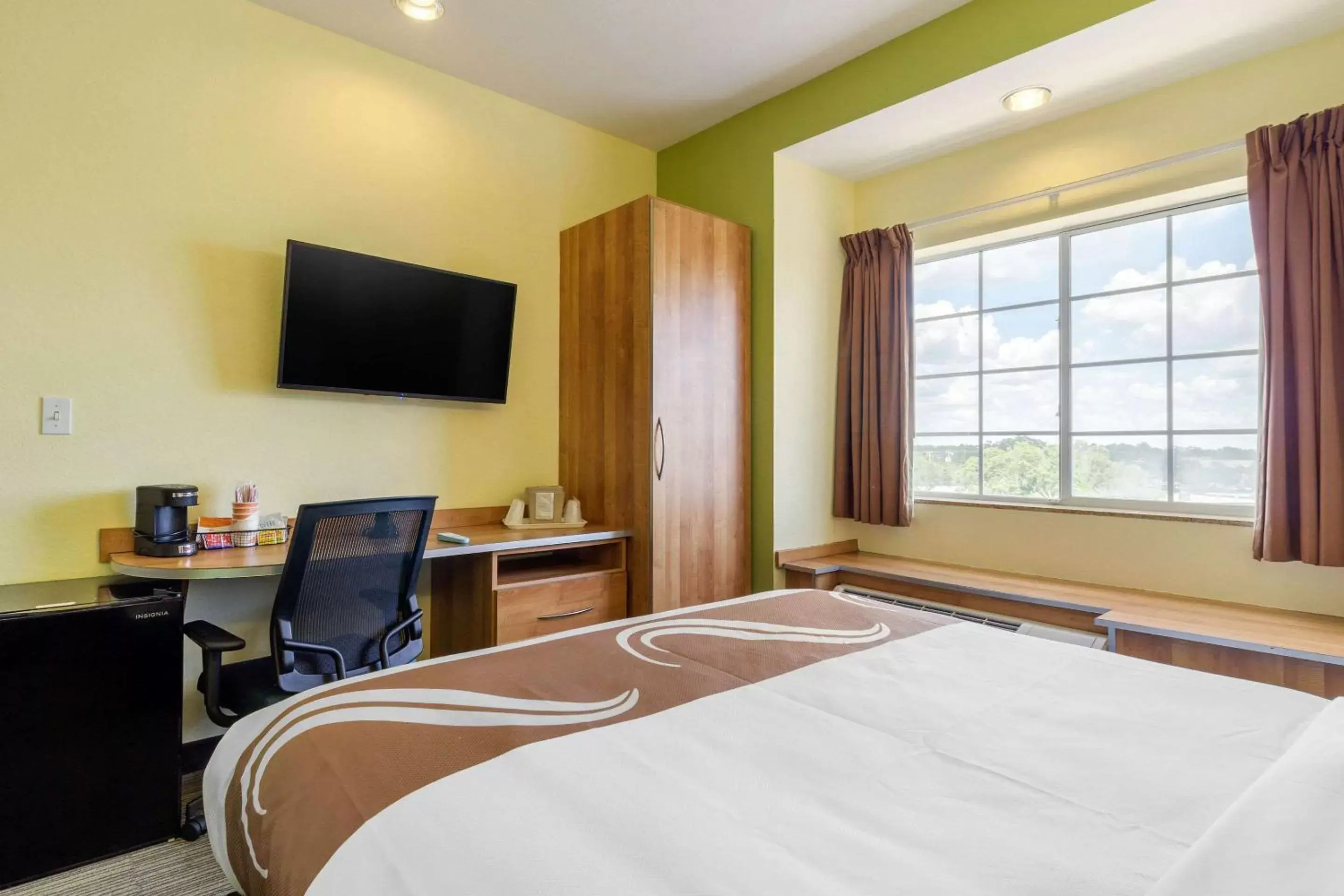 Queen Room - Non-Smoking in Quality Inn & Suites Lehigh Acres Fort Myers Queen Room - Non-Smoking in Quality Inn & Suites Lehigh Acres Fort Myers