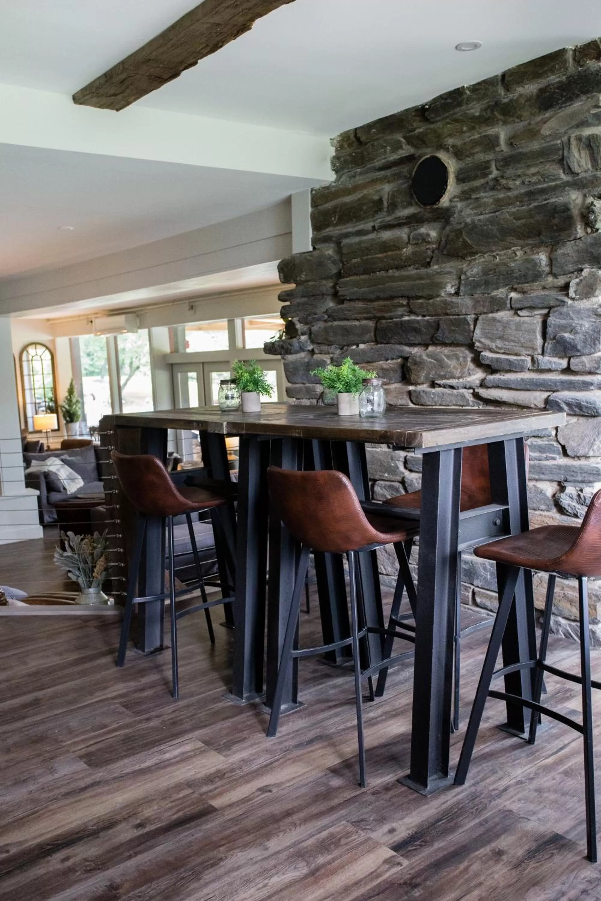 Lounge or bar in Mountain Meadows Lodge