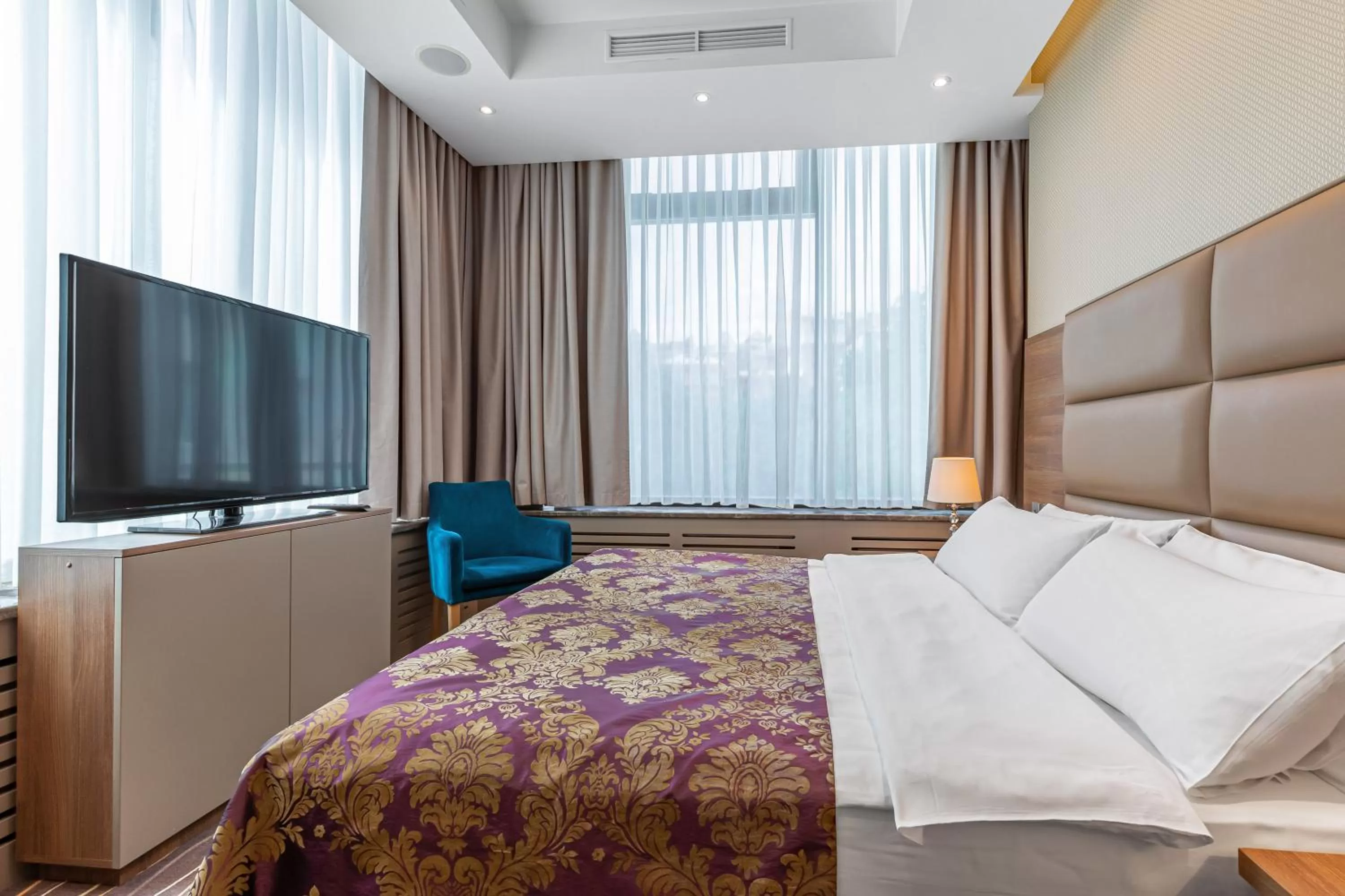 Bed in Maidan Palace Hotel