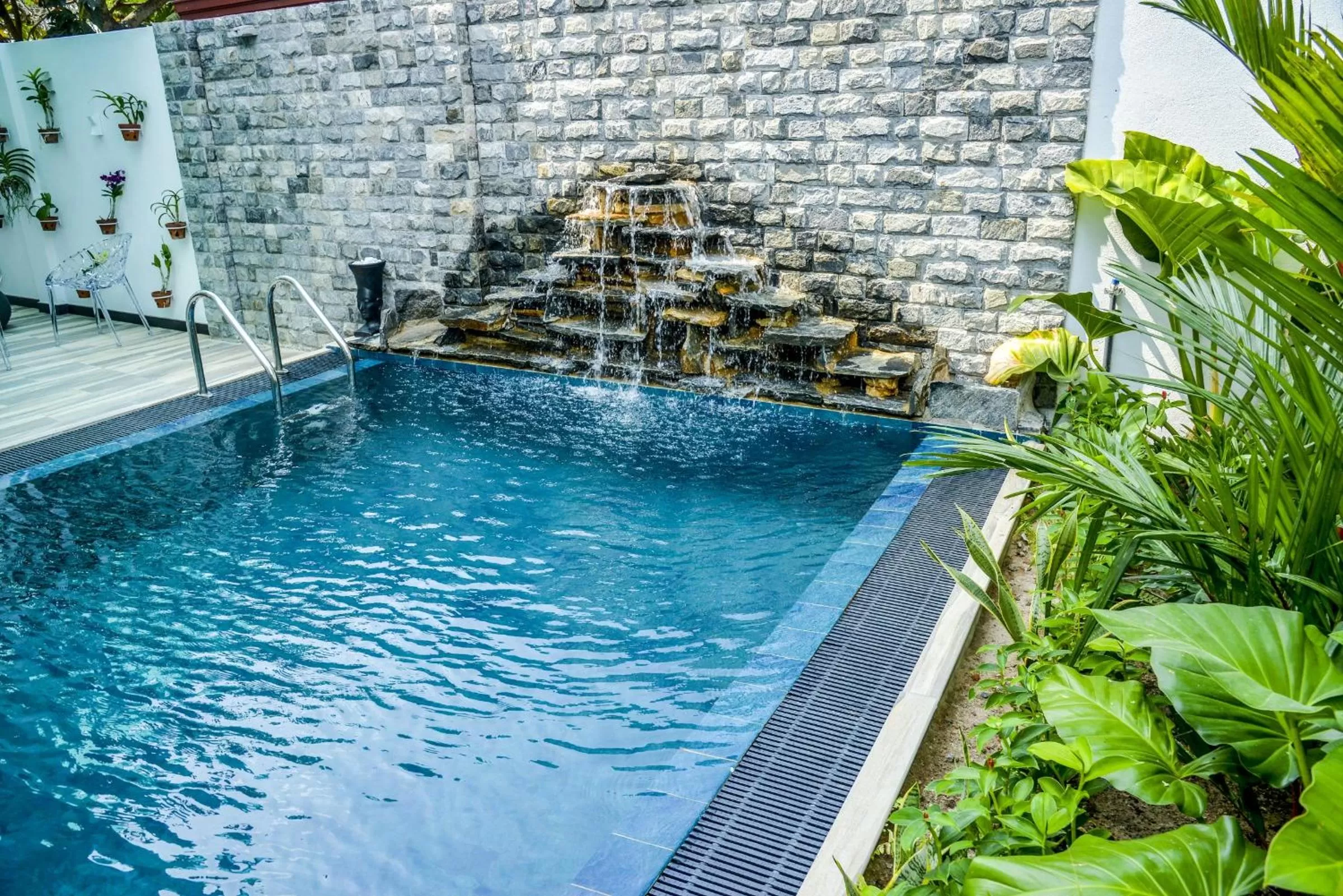 Pool view, Swimming Pool in Negombo New Queen's Palace