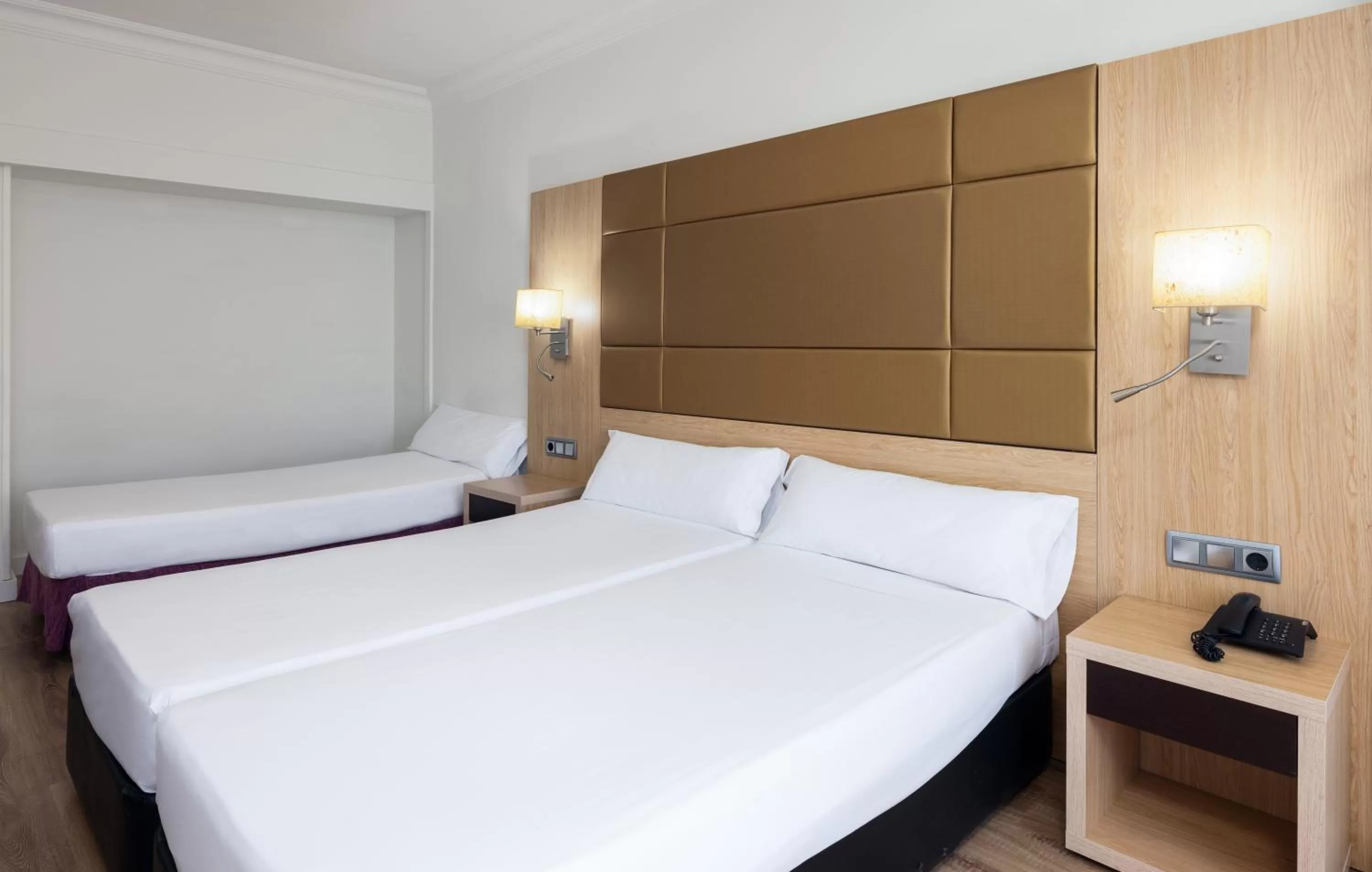 Bed in Virgen de los Reyes