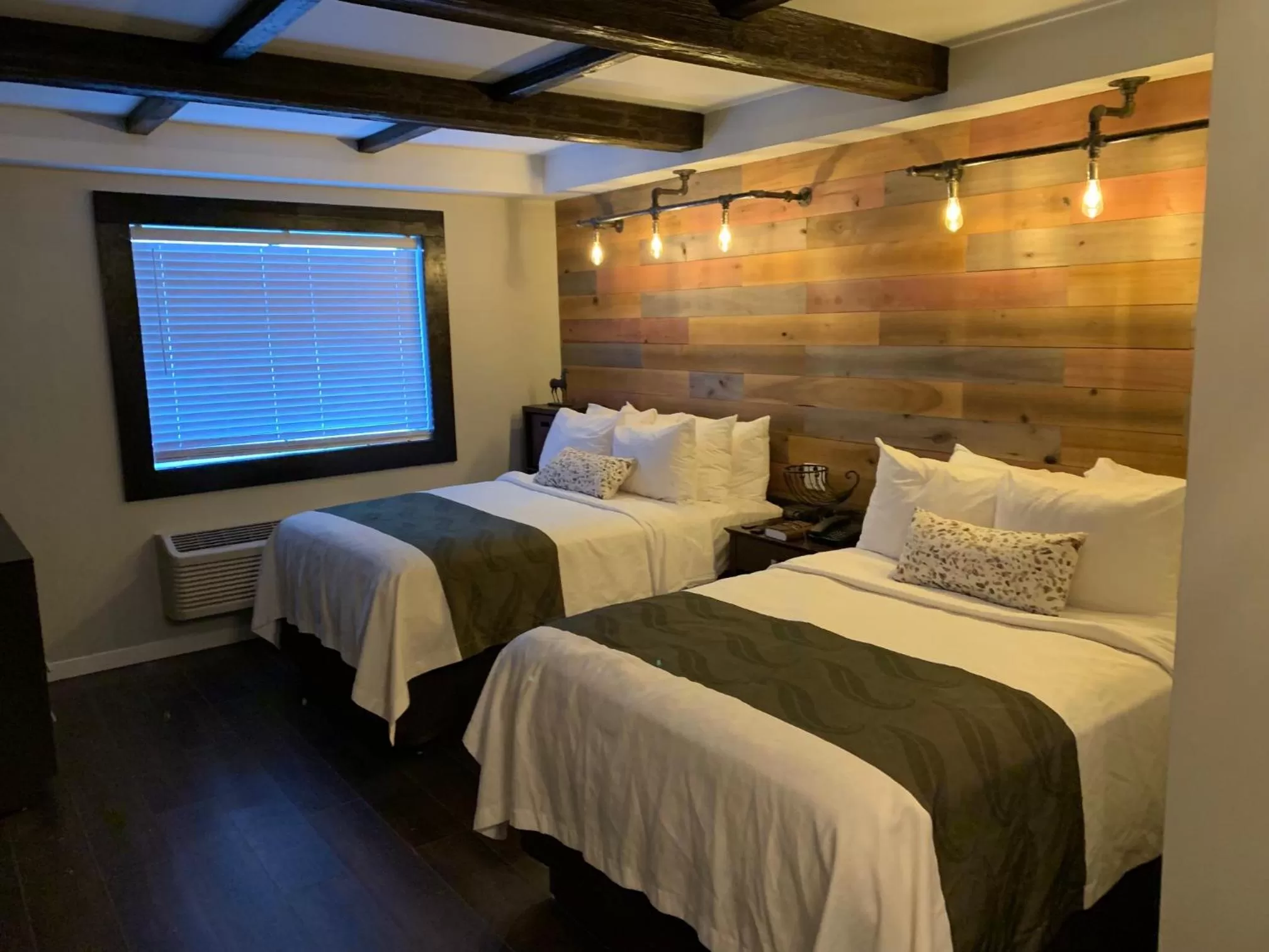 Bed in Cedar Stables Inn & Suites