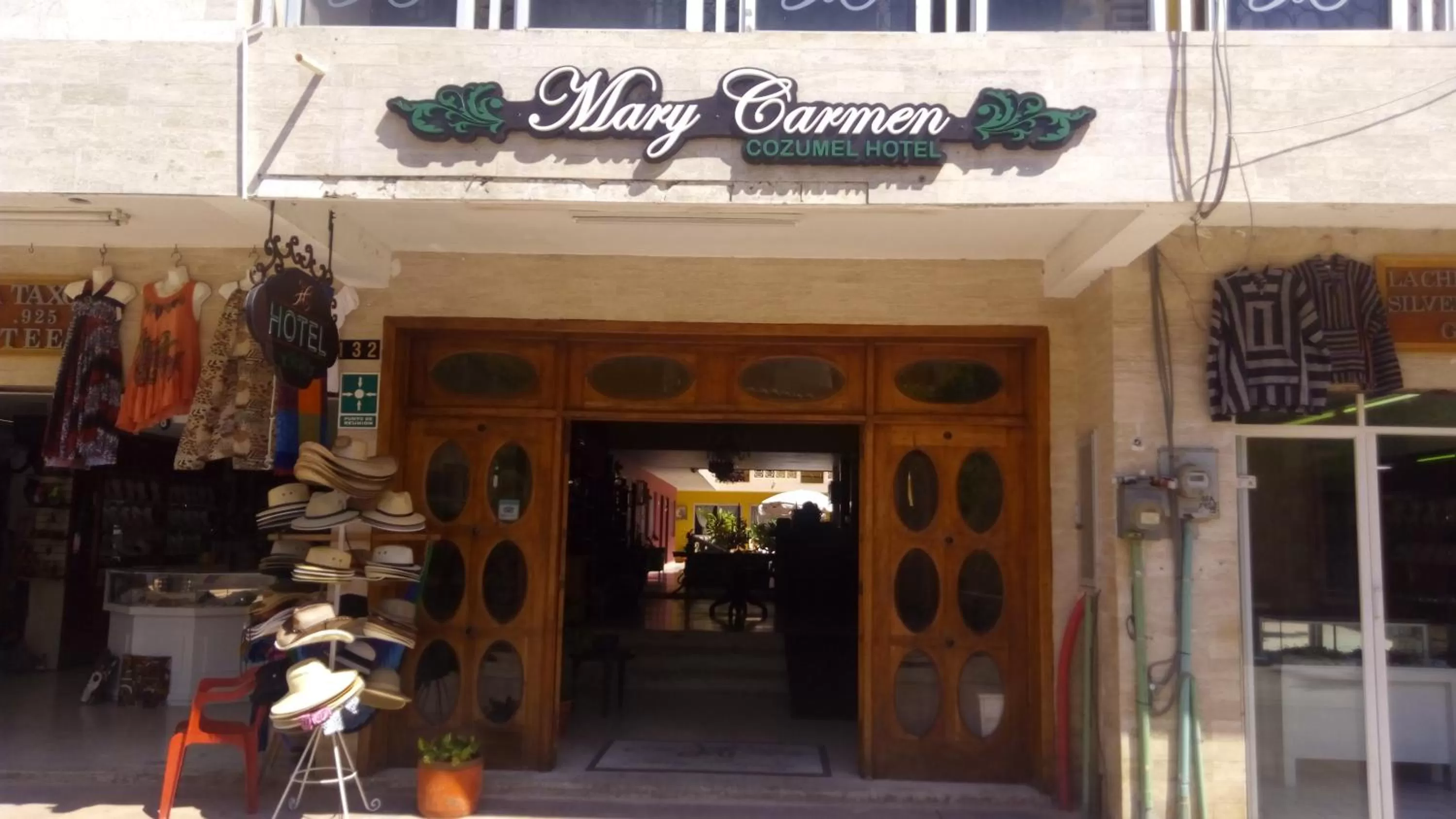 Facade/entrance in Hotel Mary Carmen