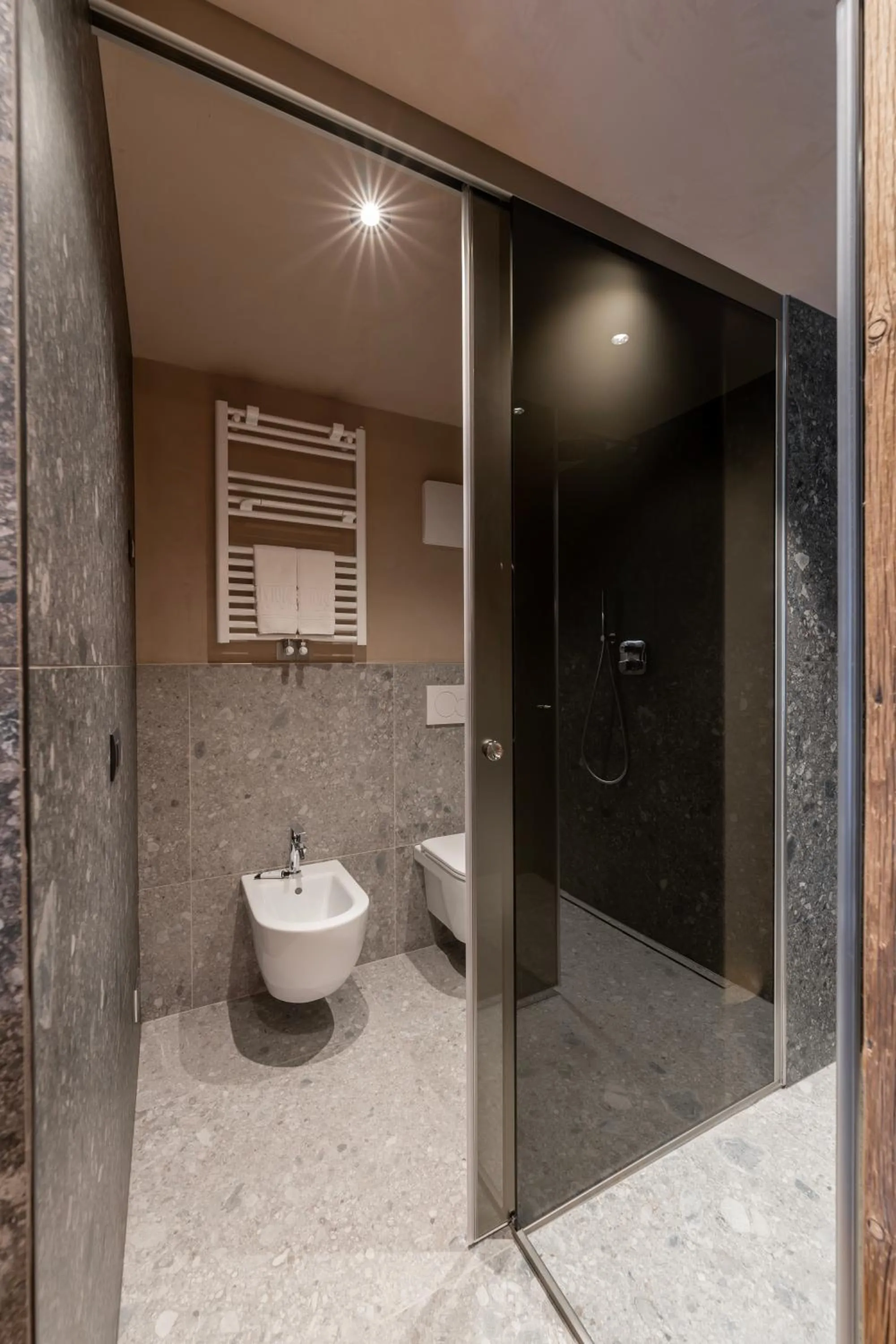 Shower in Bivio Hotel Plaza