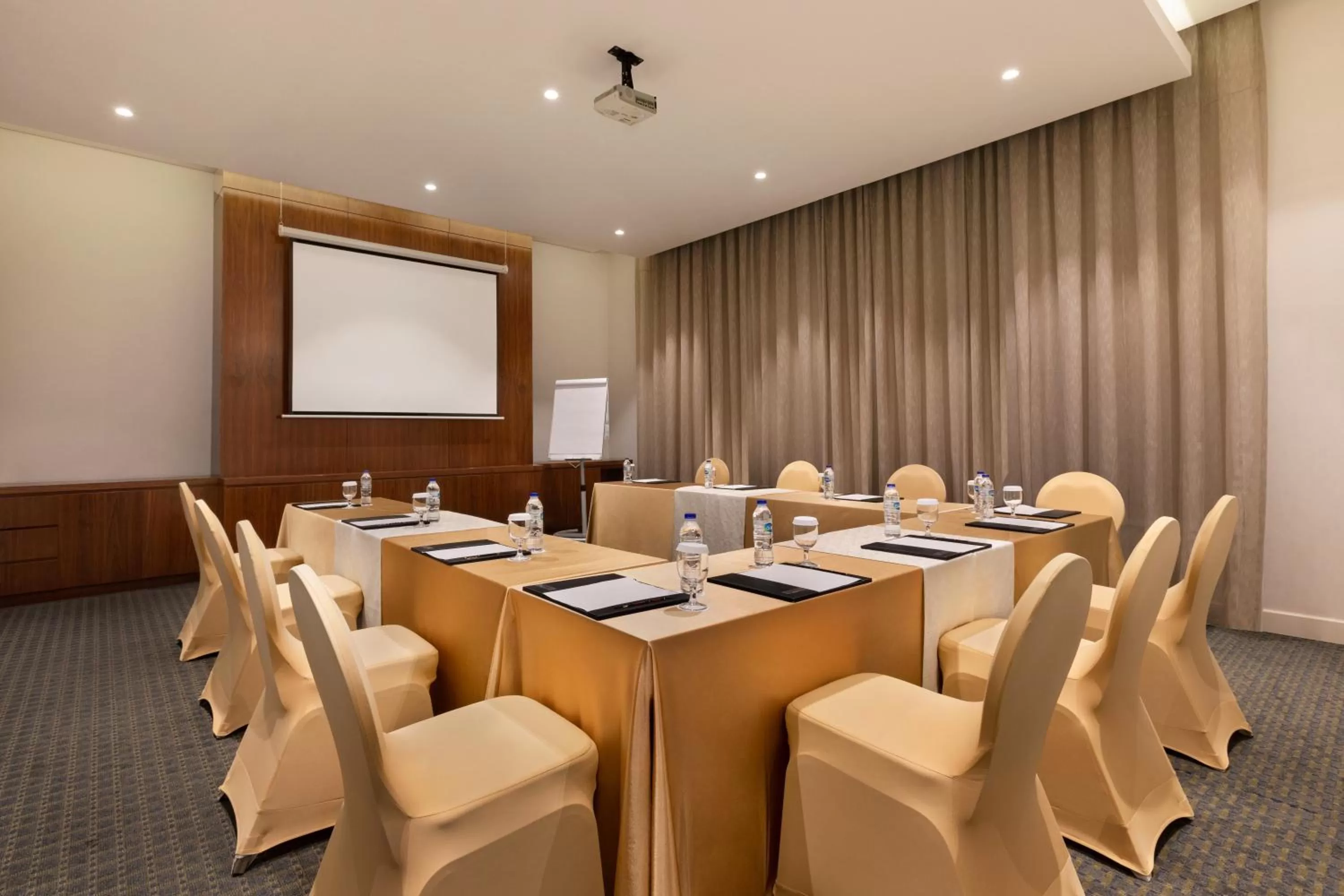 Business facilities in Ramada by Wyndham Dubai Barsha Heights
