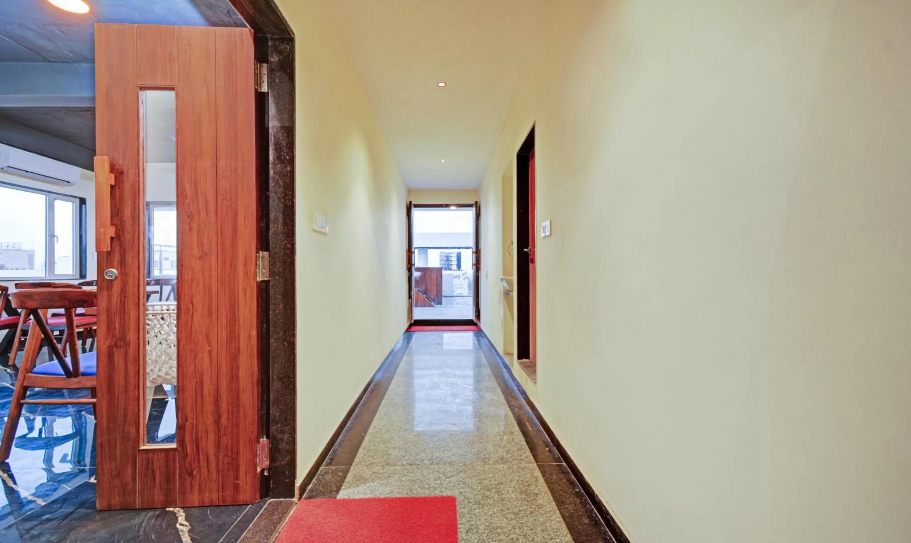 Restaurant/places to eat in Tripli Hotels Le Shelton