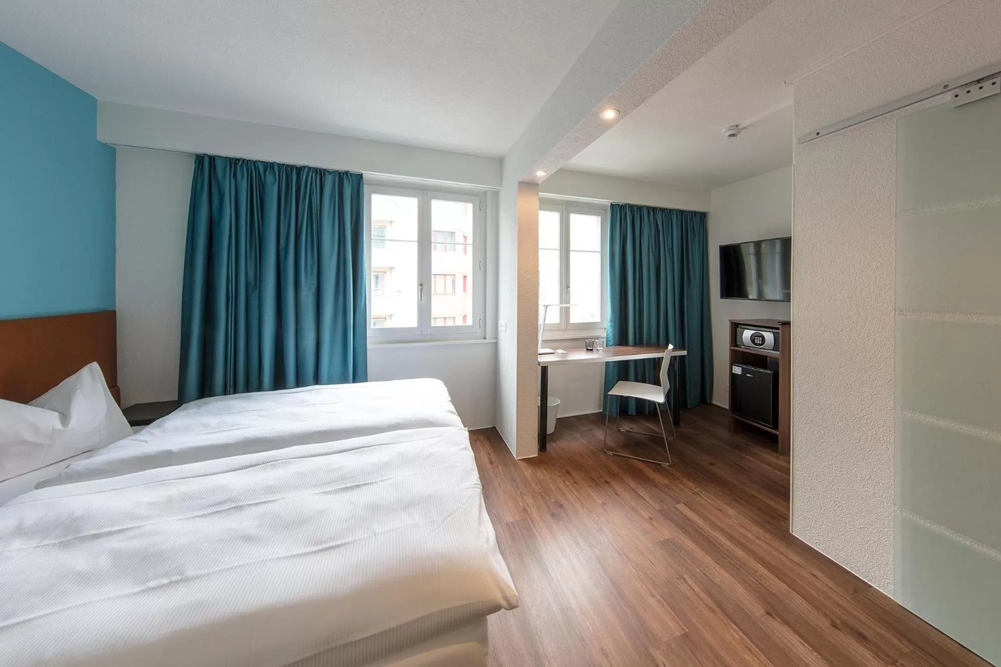 Photo of the whole room in Royal Hotel Zurich