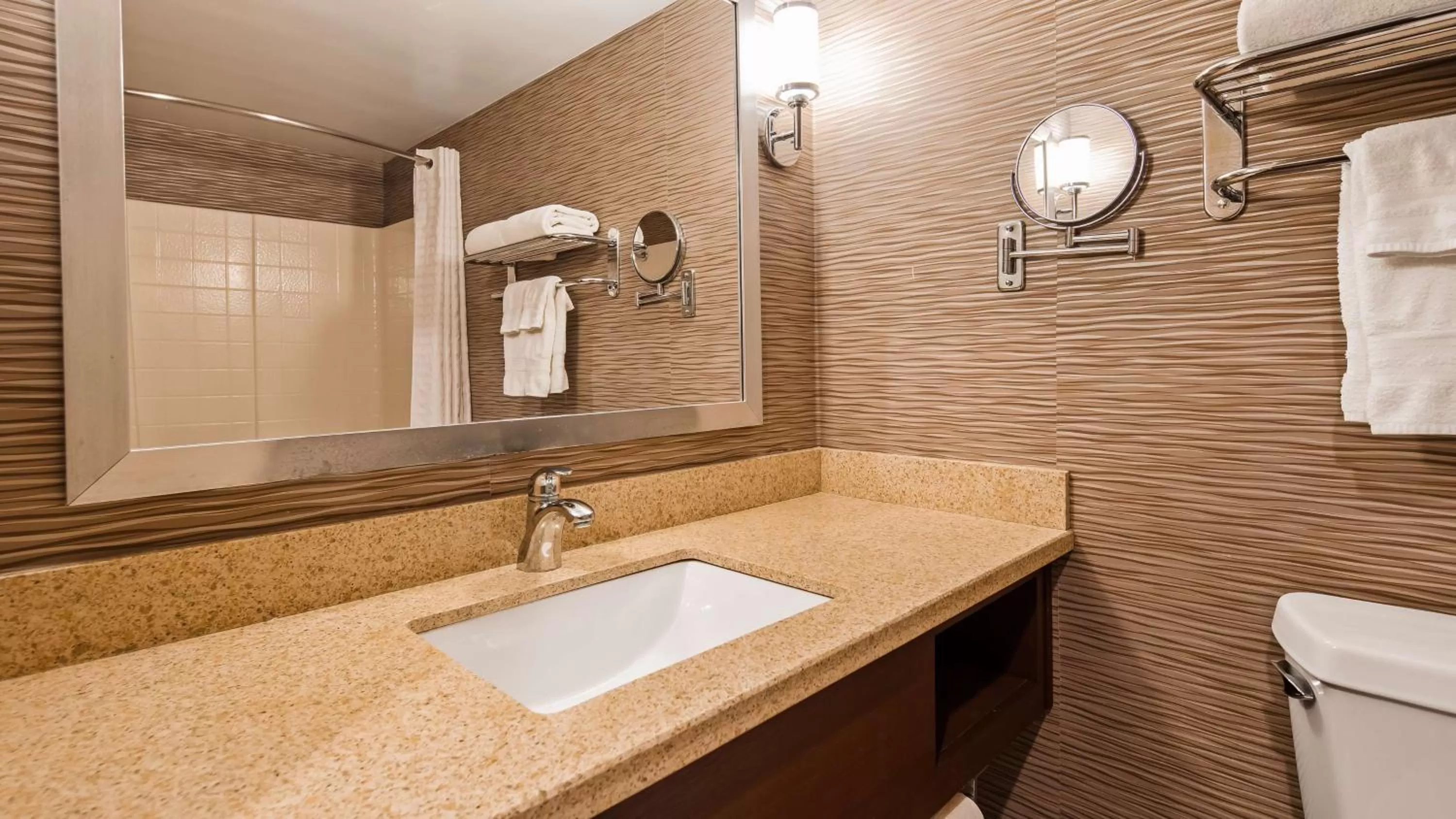 Bathroom in Best Western Plus Rama Inn & Suites