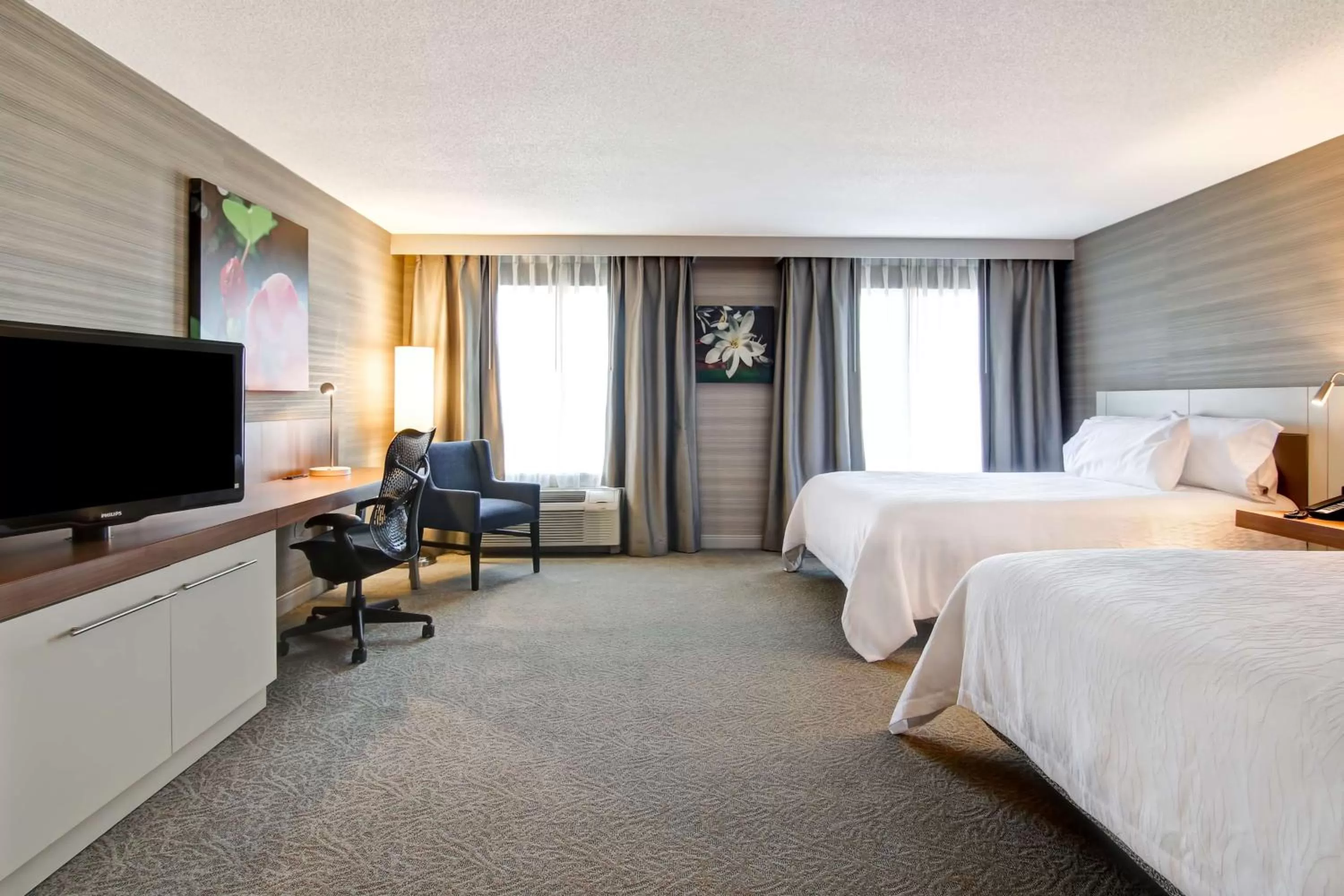 Bedroom, Bed in Hilton Garden Inn Toronto/Mississauga