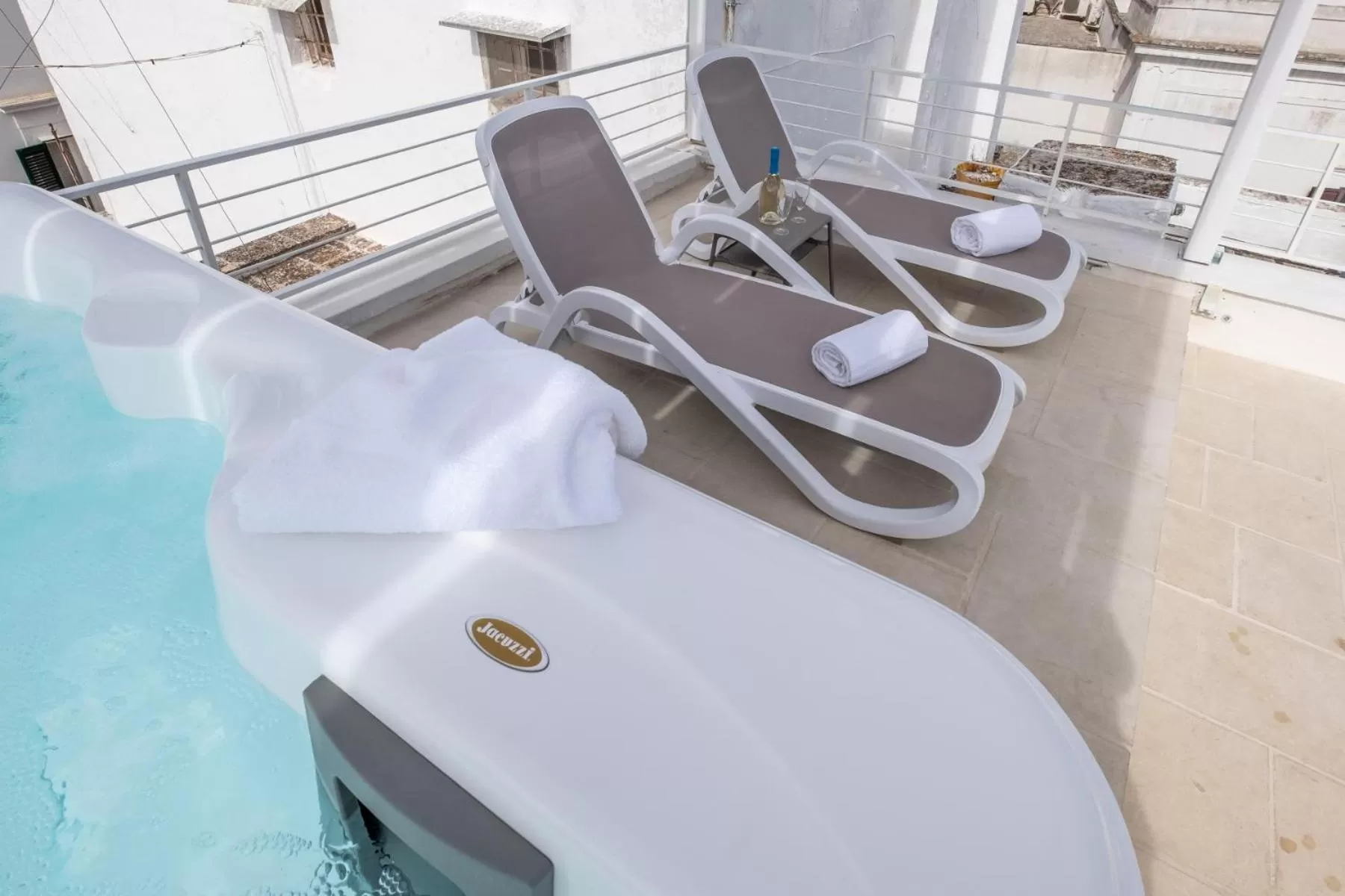 Hot Tub in Dama Bianca Boutique Hotel Ostuni