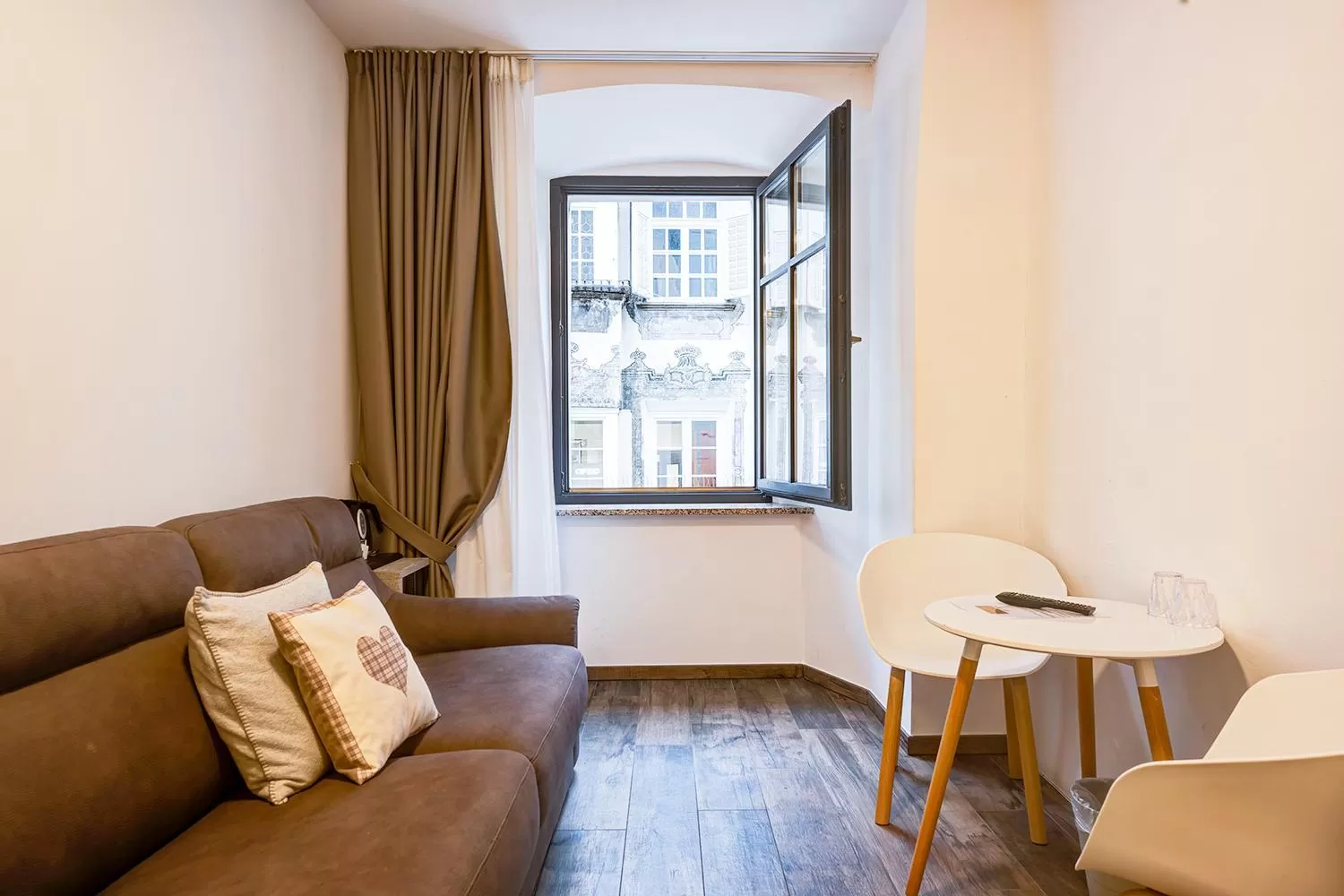 Photo of the whole room in Taste Living