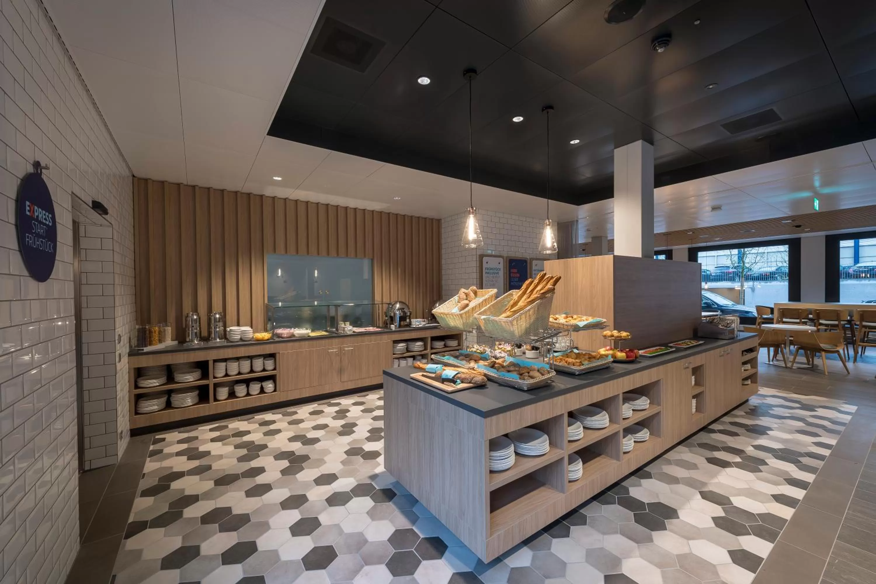 Food and drinks in Holiday Inn Express - Luzern - Kriens by IHG