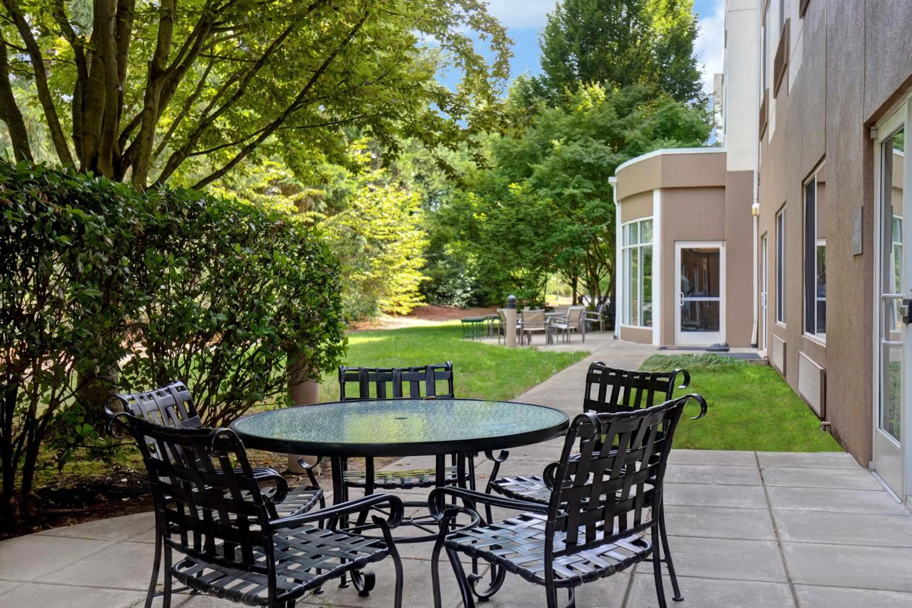 Garden in Hilton Garden Inn Portland/Beaverton