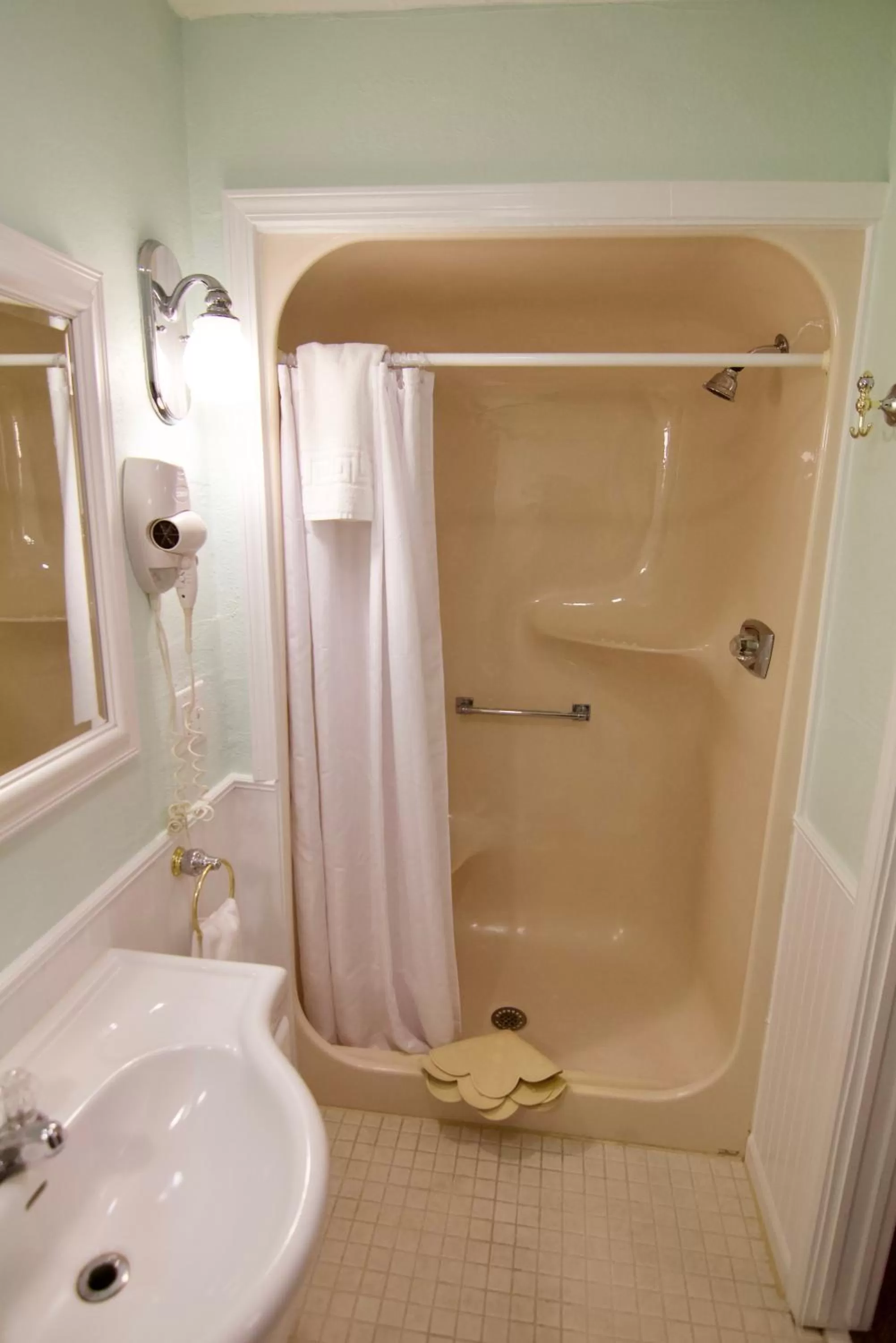 Bathroom in Hotel Frankfort & Restaurant