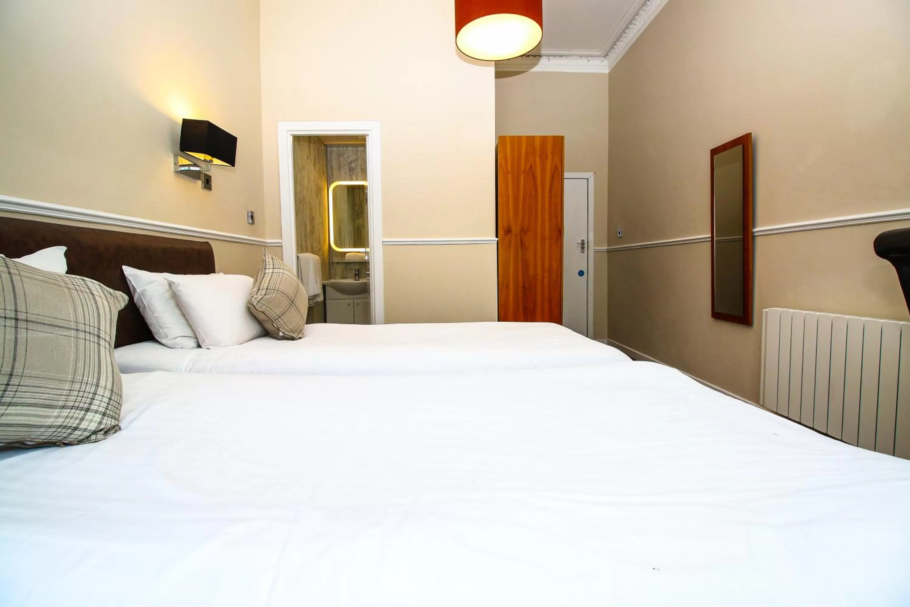 Bed in Kelvingrove Hotel - Sauchiehall St