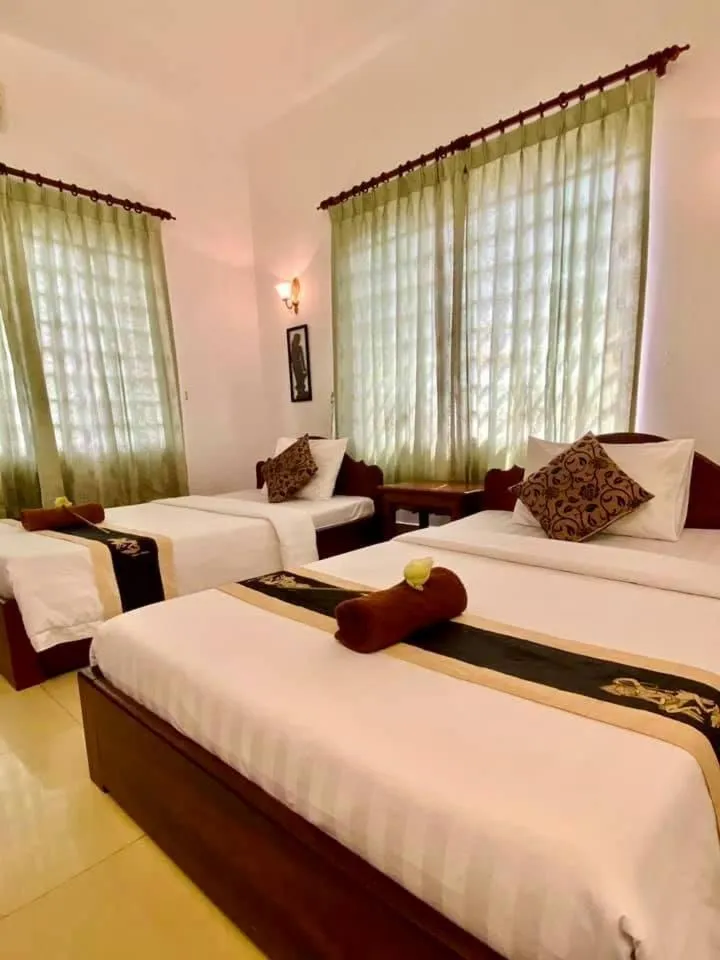 Bed in Tropical Breeze