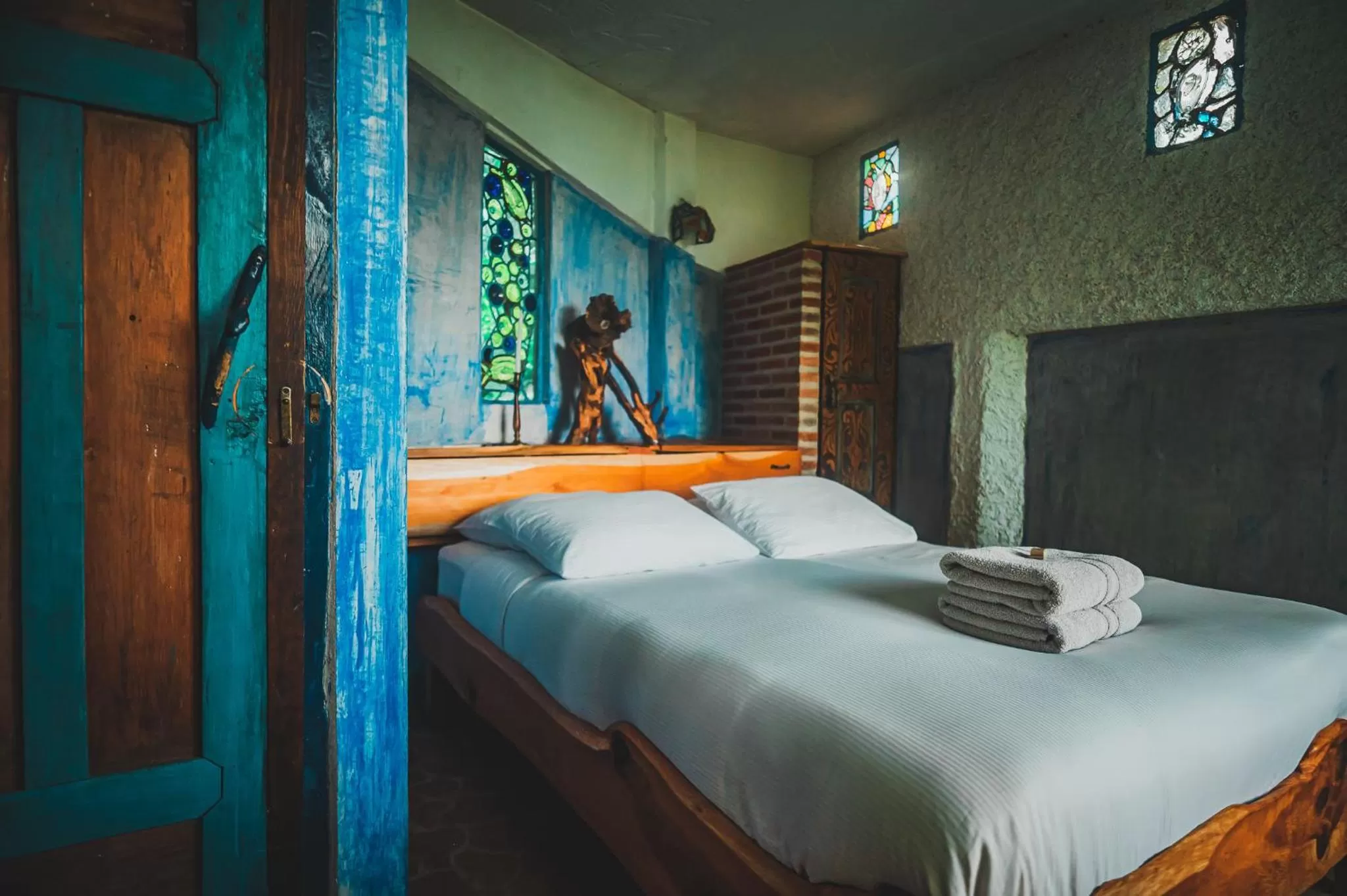 Bed in Lush Atitlán