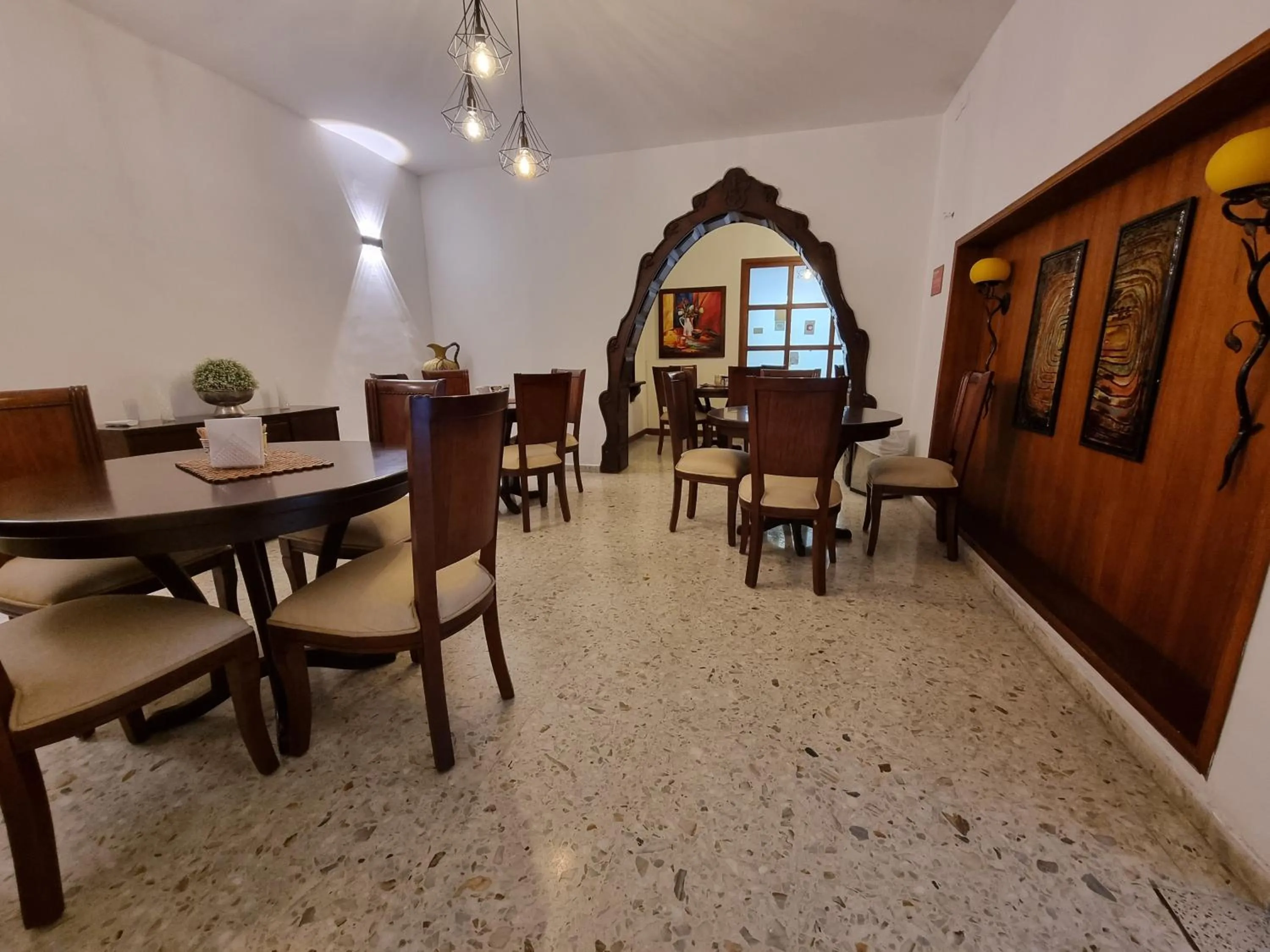 Restaurant/places to eat in Hotel Karlo By GHO Hoteles