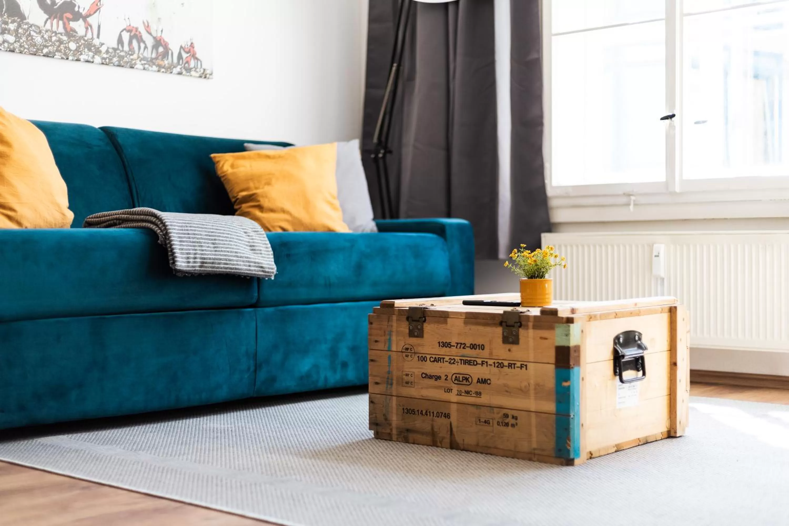 Living room, Seating Area in Ko-Living Space an der Oper - Street Art Design Apartments