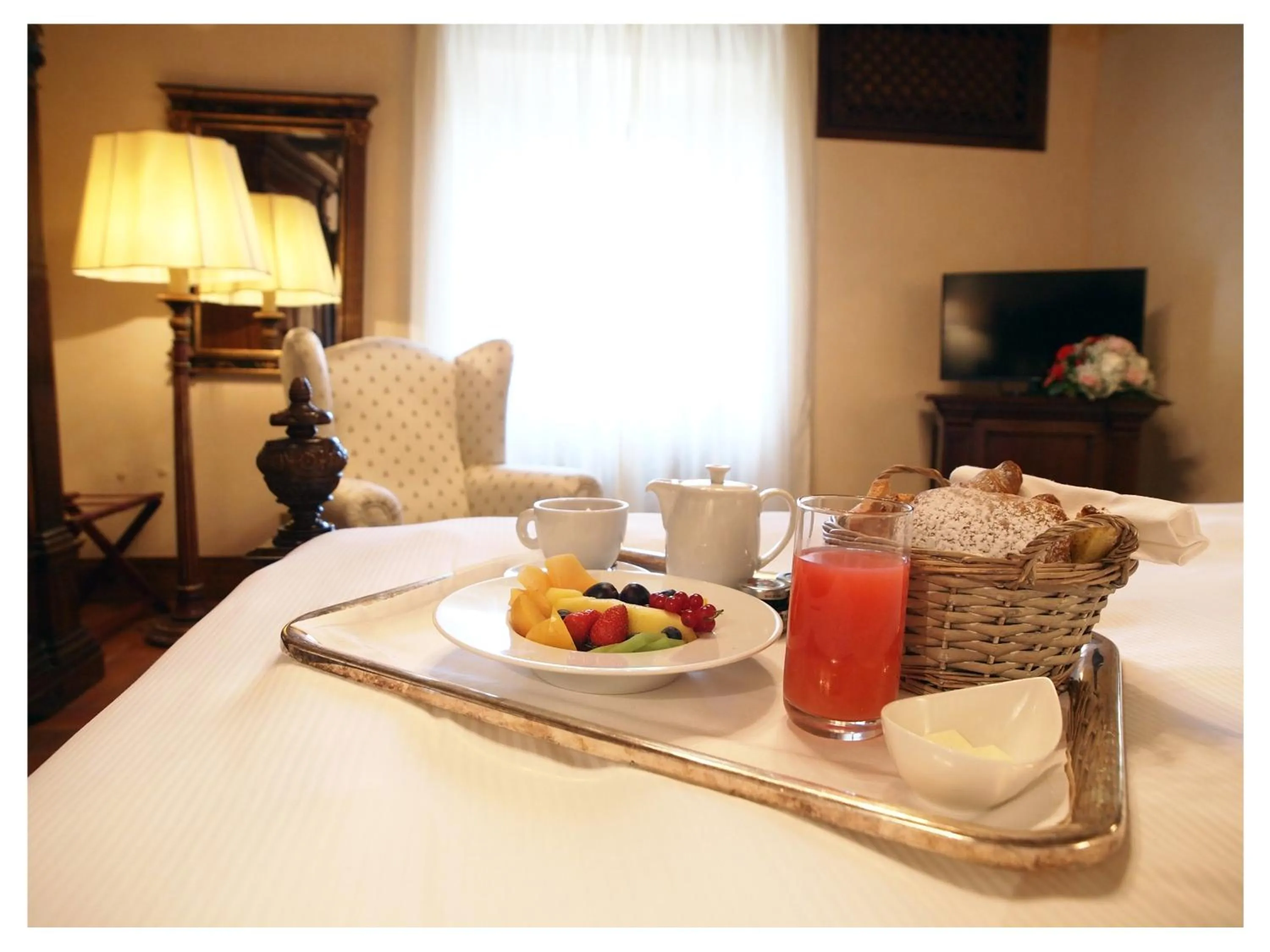 Food and drinks in Relais Todini - Residenza d'epoca - Luxury Historic house