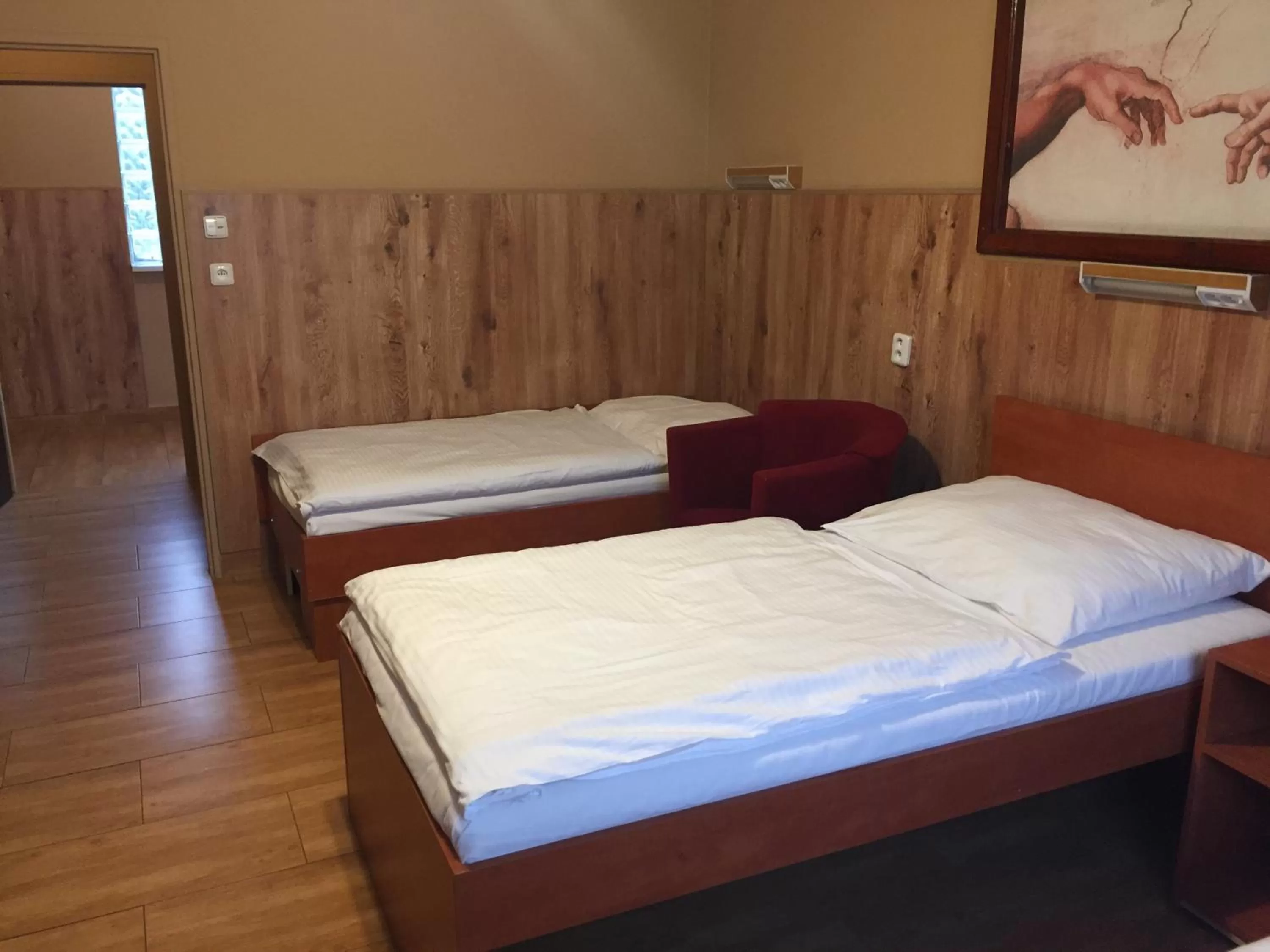 Photo of the whole room, Bed in Hotel Taurus