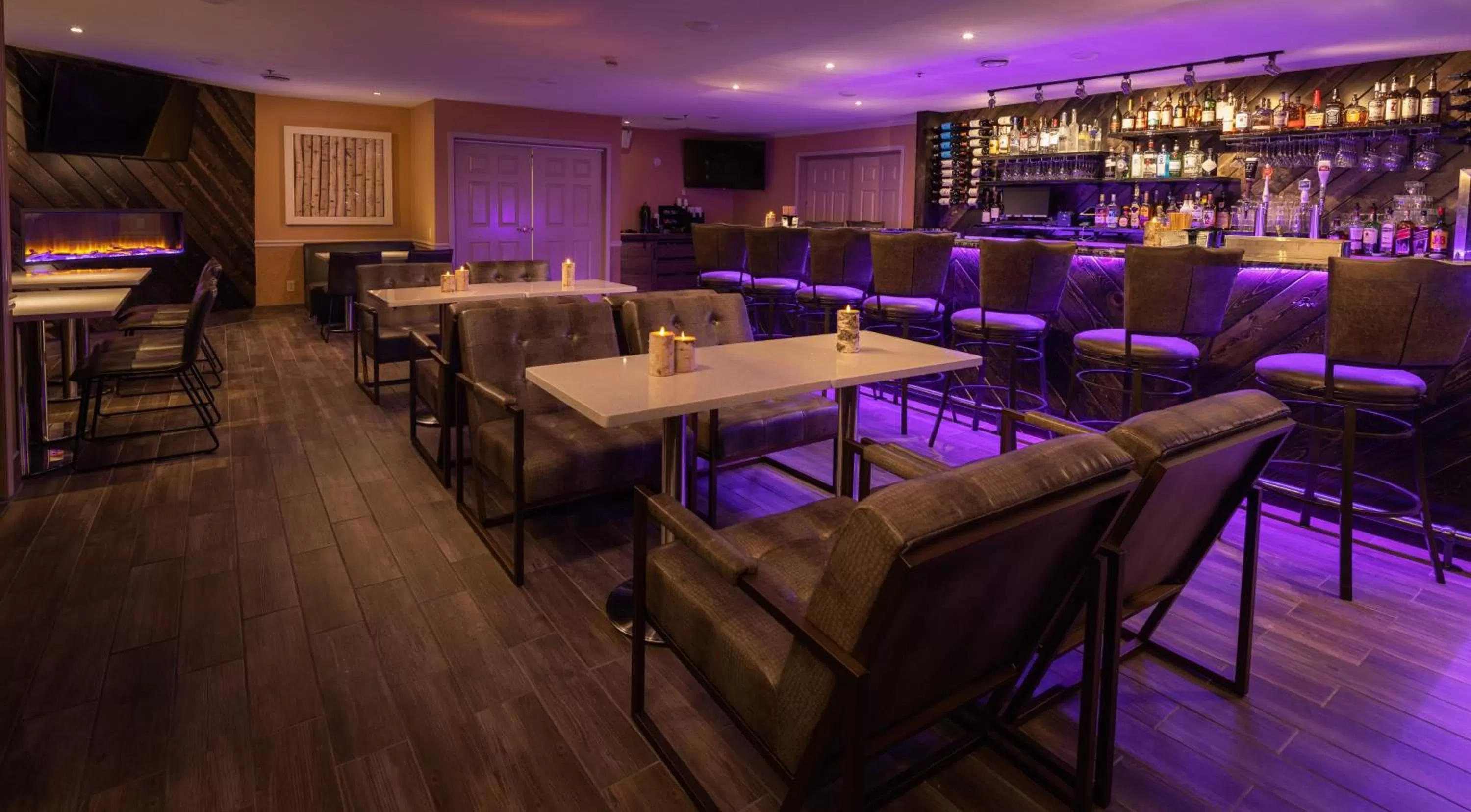Lounge or bar in Wyndham Garden Galena Hotel & Day Spa