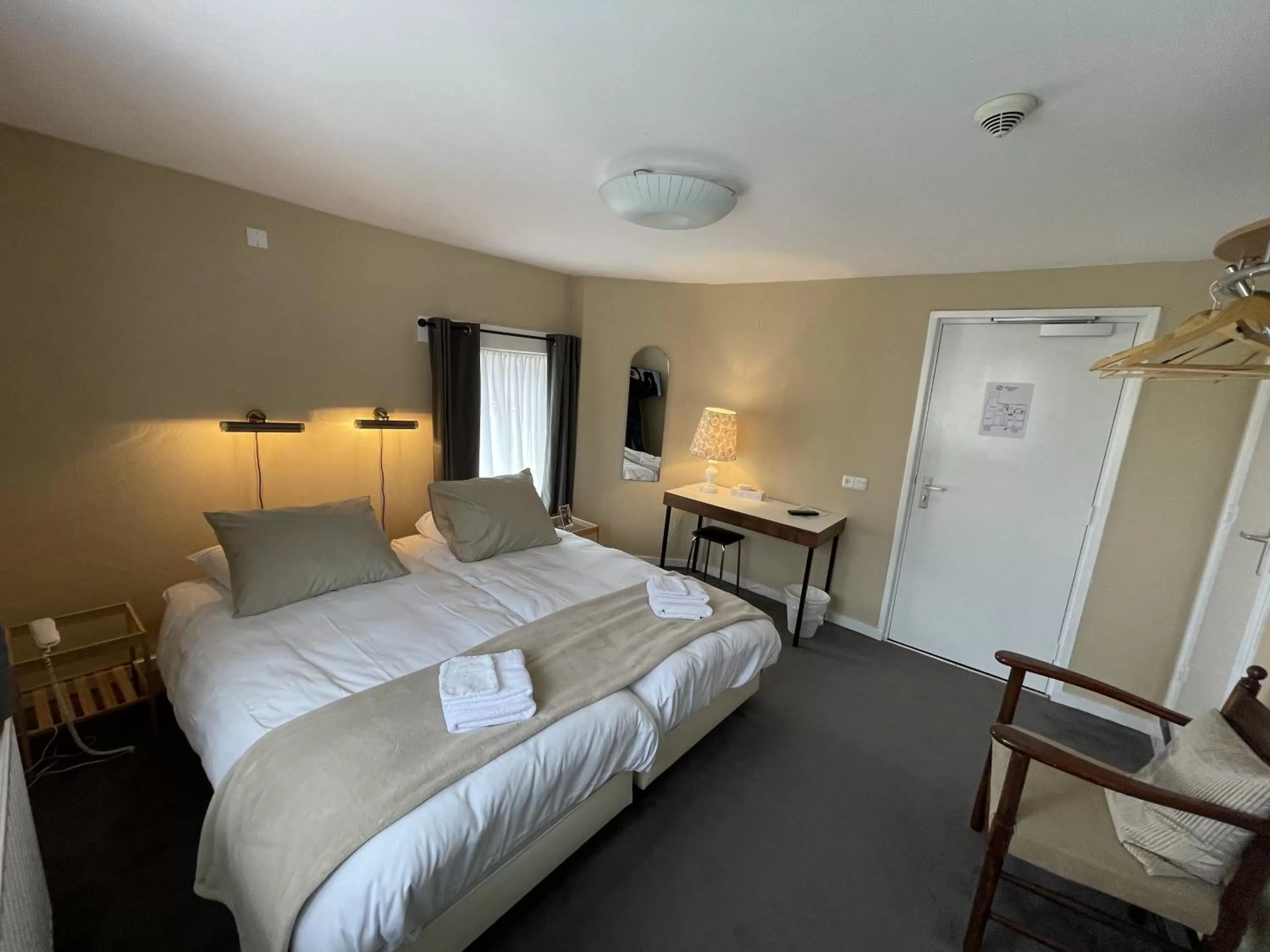 Photo of the whole room, Bed in In den Roden Leeuw van Limburg