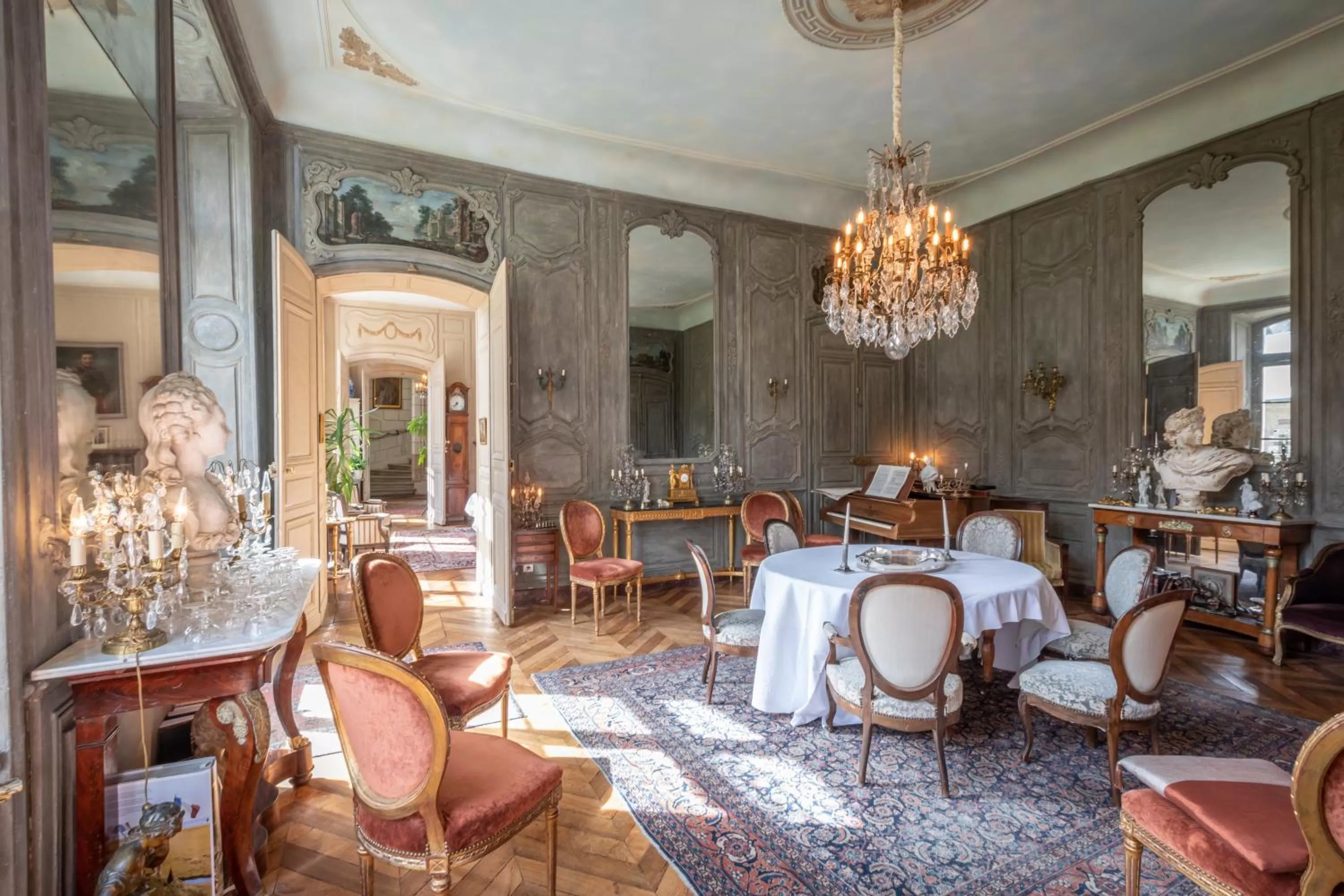 Restaurant/Places to Eat in L'Hotel de Panette, Un exceptionnel château en ville - Chambres historiques, parking - Petit Déjeuner offert