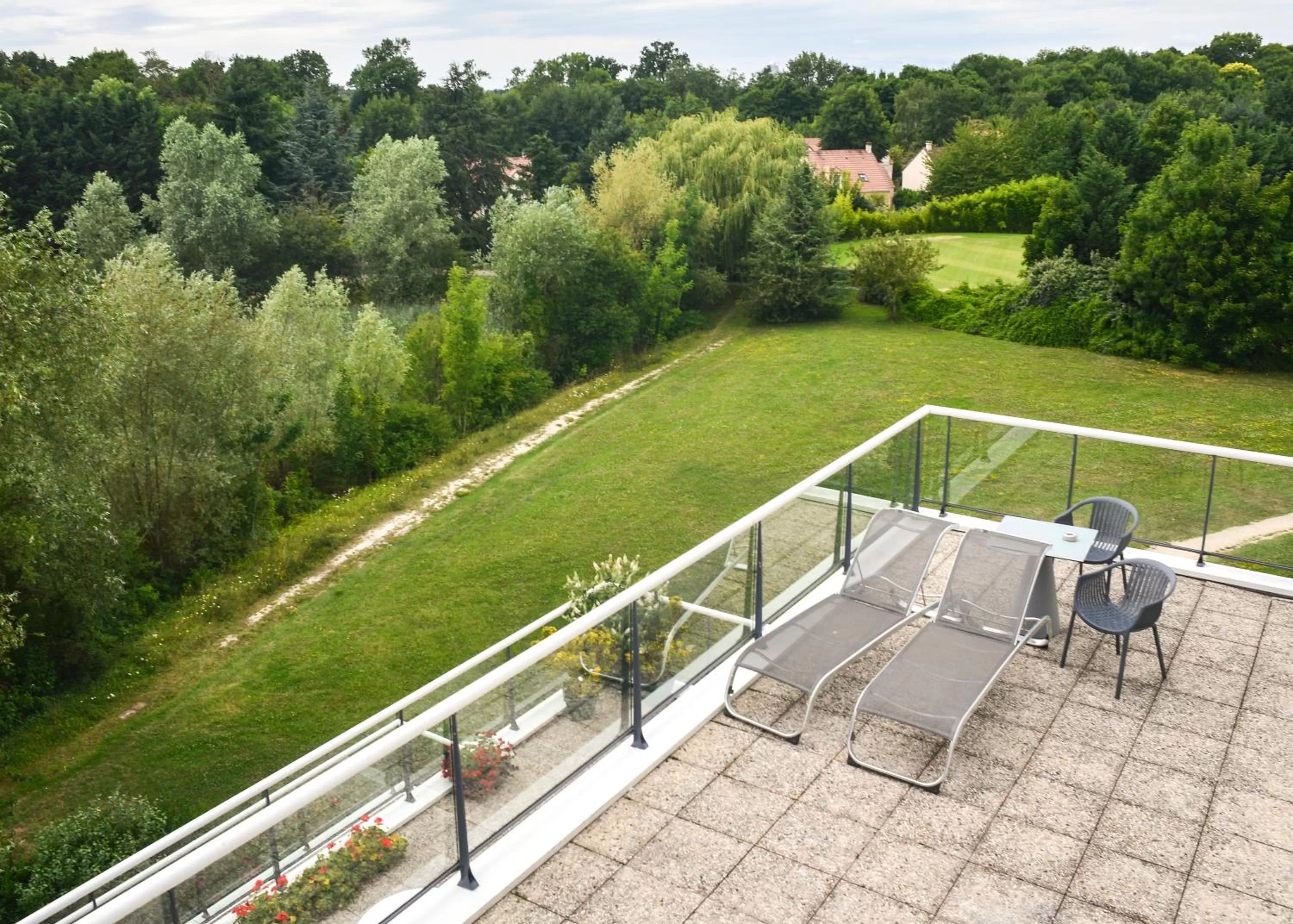 Balcony/Terrace in Novotel Senart Golf De Greenparc