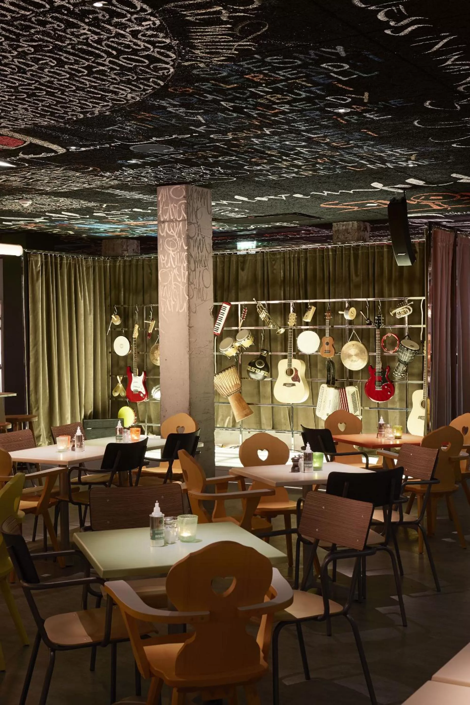 Restaurant/places to eat in Mama Shelter Bordeaux Centre