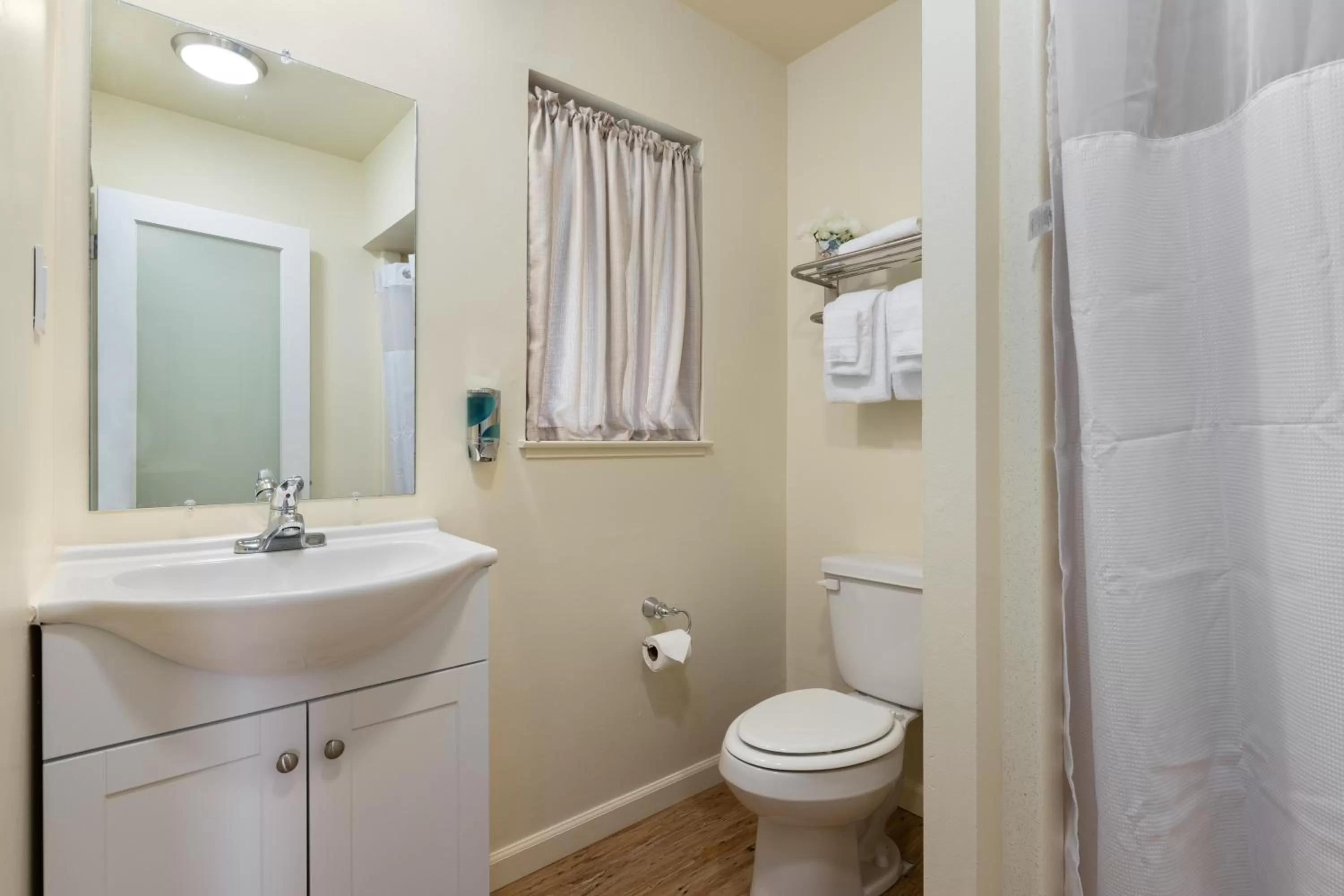 Shower, Bathroom in Konocti Harbor Resort