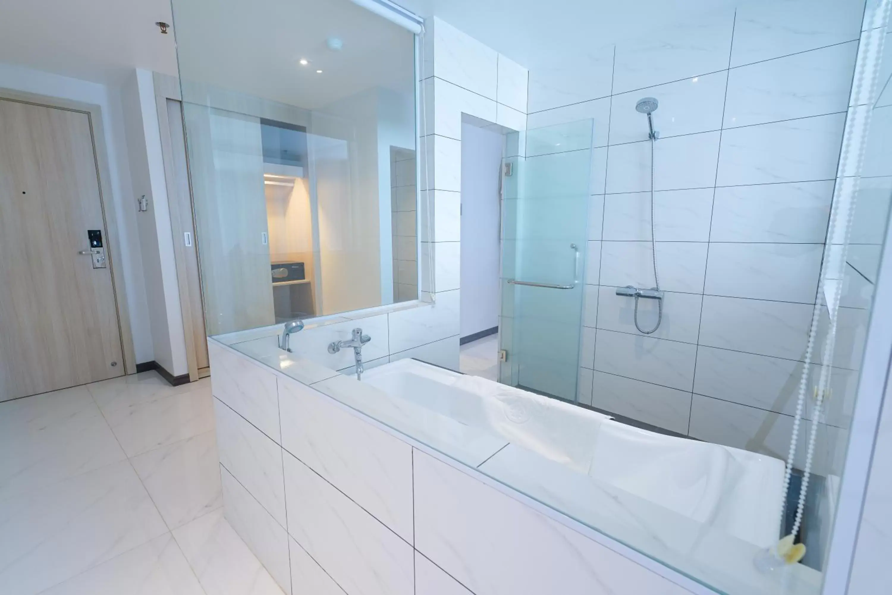 Deluxe Double Room in Holiday One Can Tho Hotel Deluxe Double Room in Holiday One Can Tho Hotel