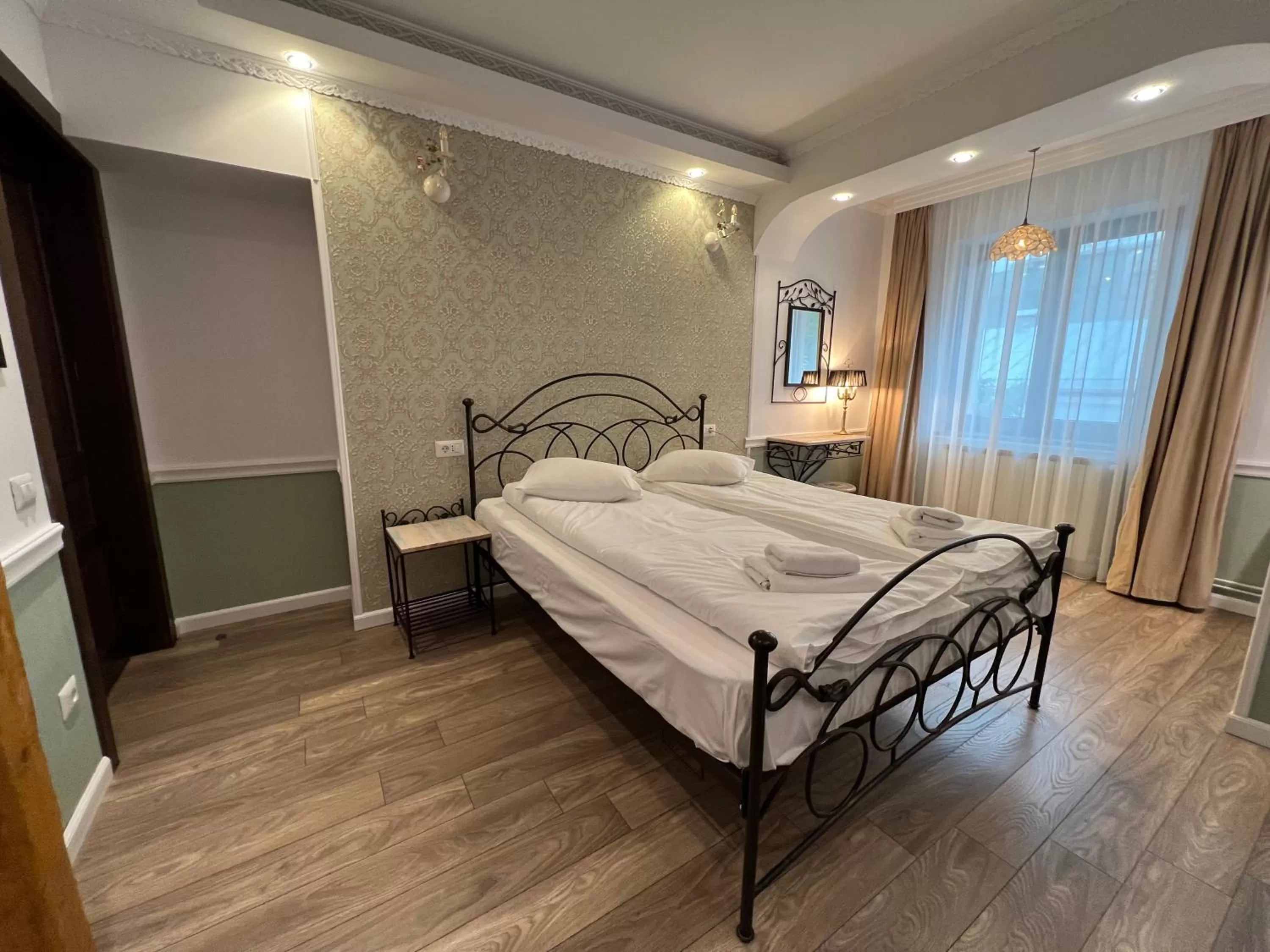 Bed in Hotel Boutique Cathedral Plaza Residences room for rent downtown