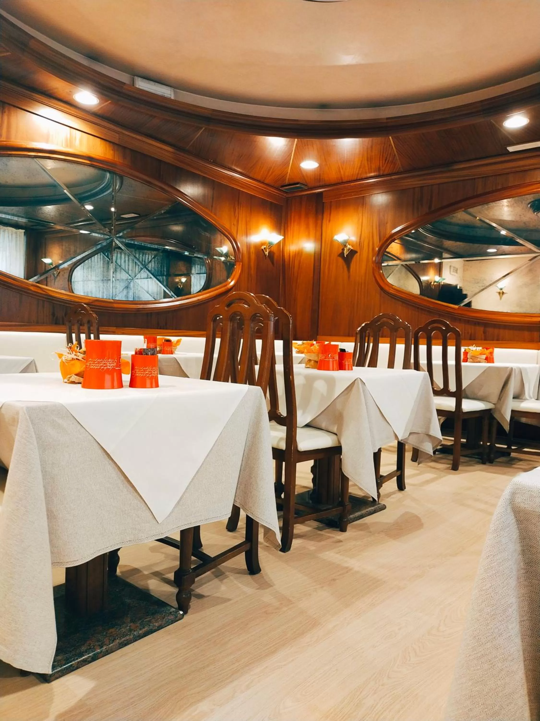 Restaurant/places to eat in LAERTE PALACE HOTEL