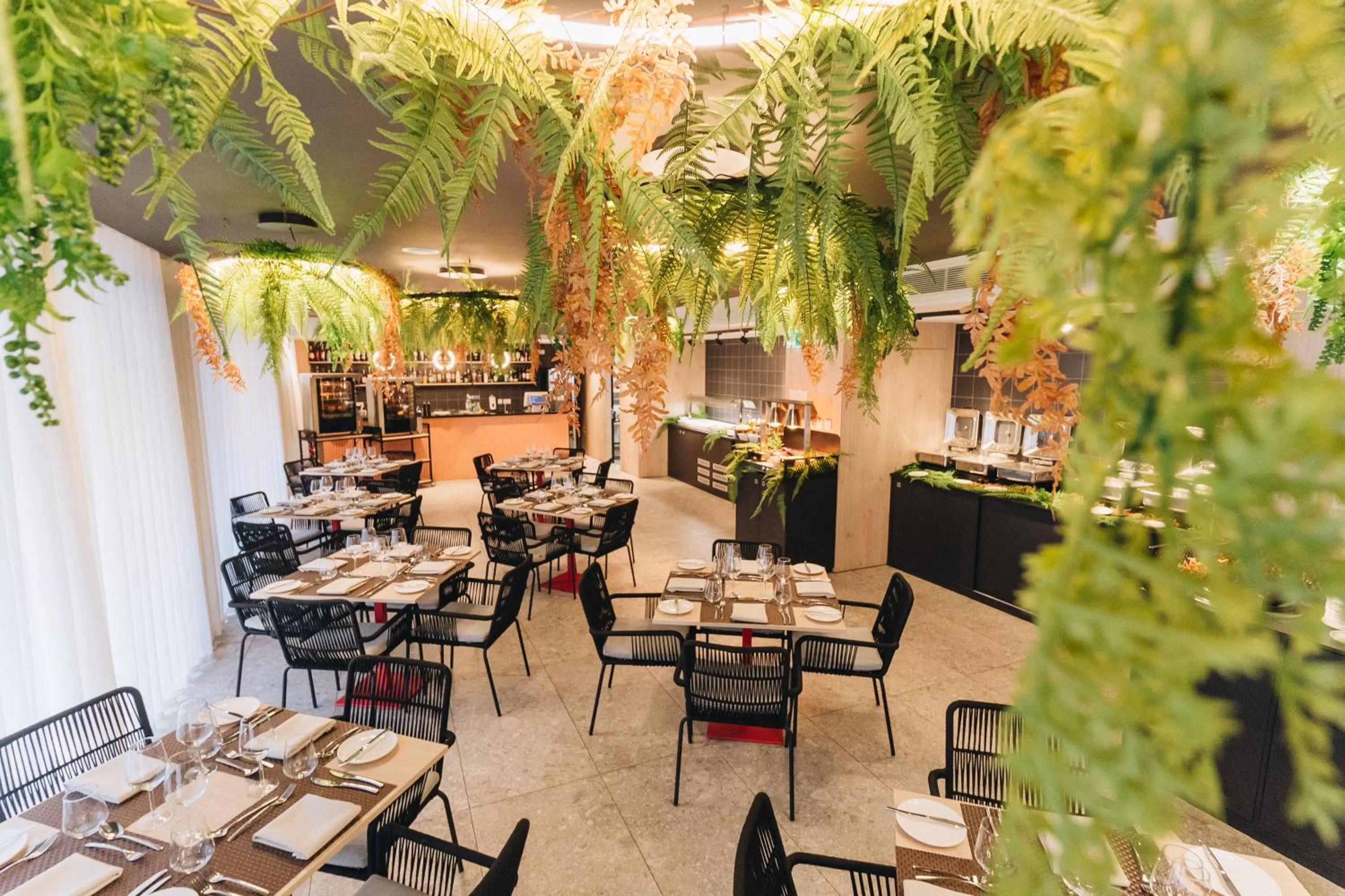 Restaurant/places to eat in IKYK Hotel- IK Collection