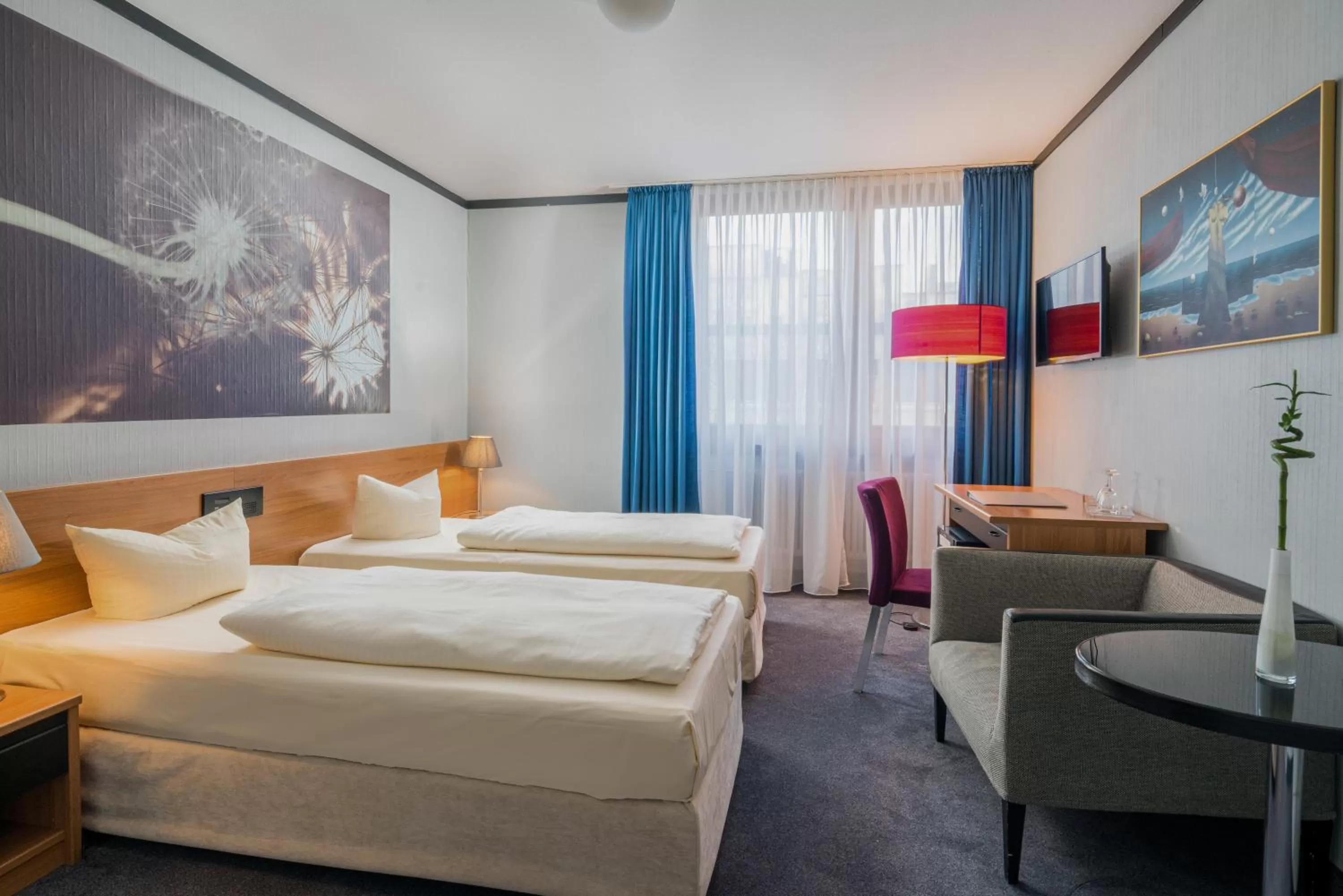 Photo of the whole room, Bed in Hotel Fidelio