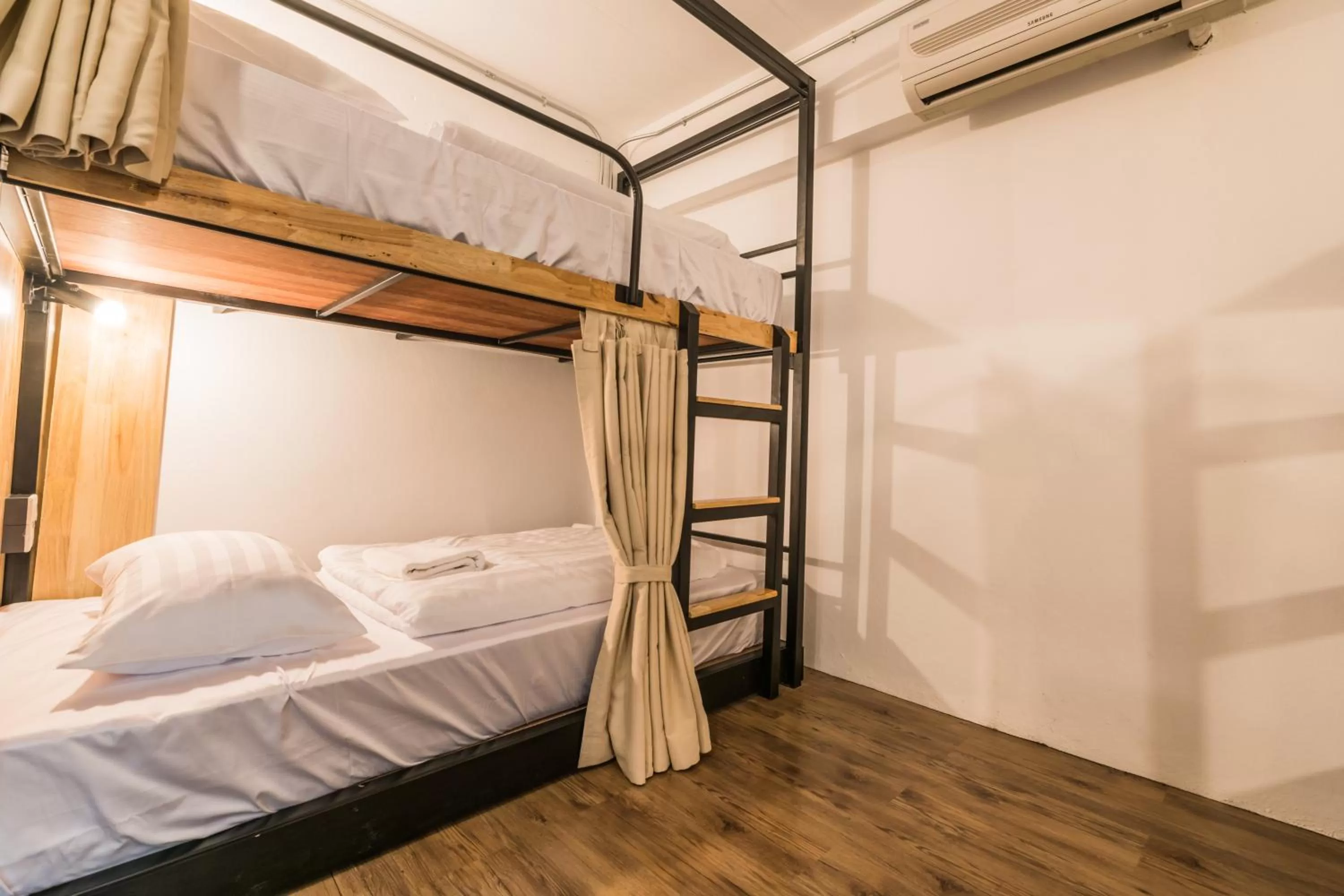 Bed in Your Space Hotel Prasingh