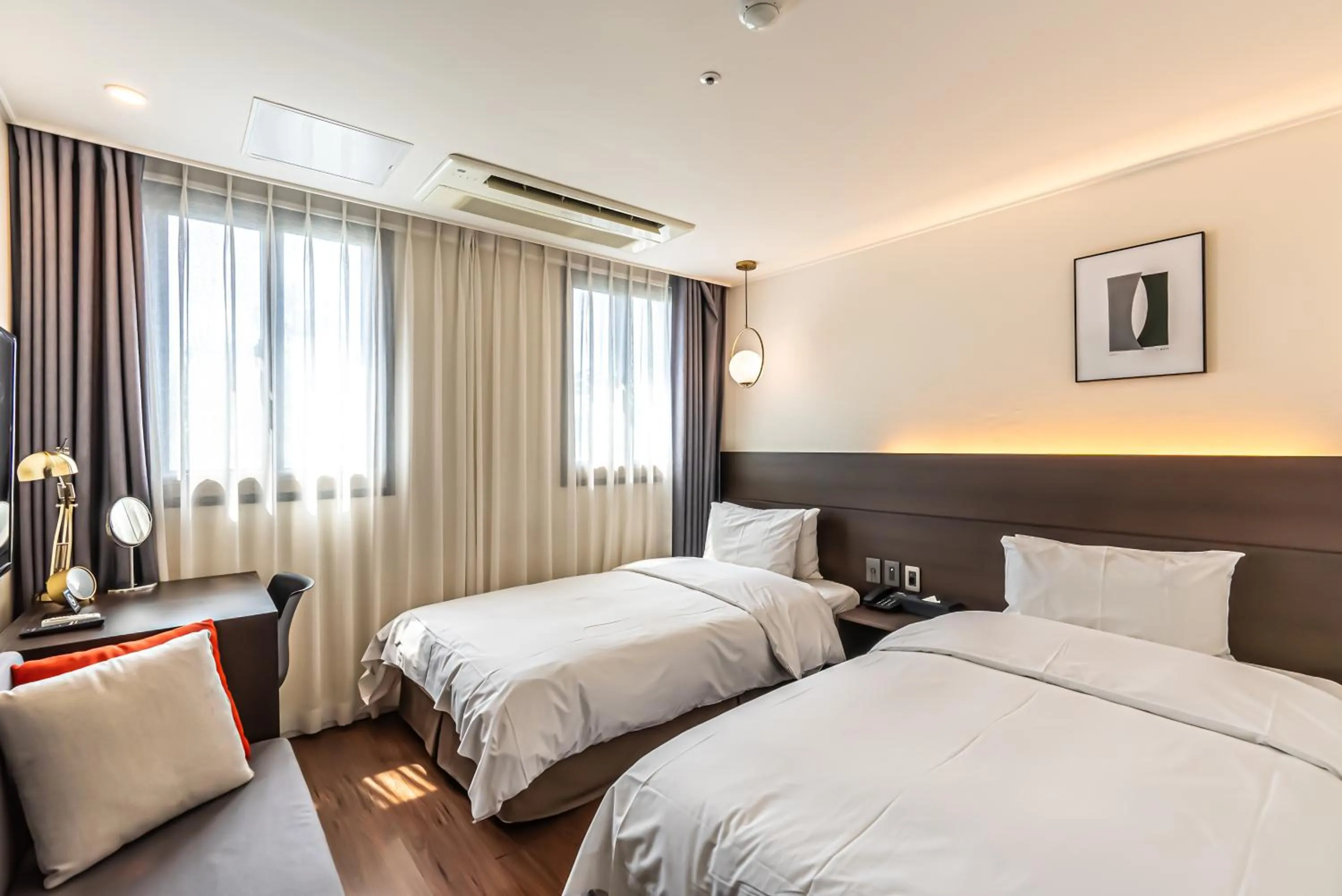 Bedroom, Bed in Hotel The Grang Jungmun